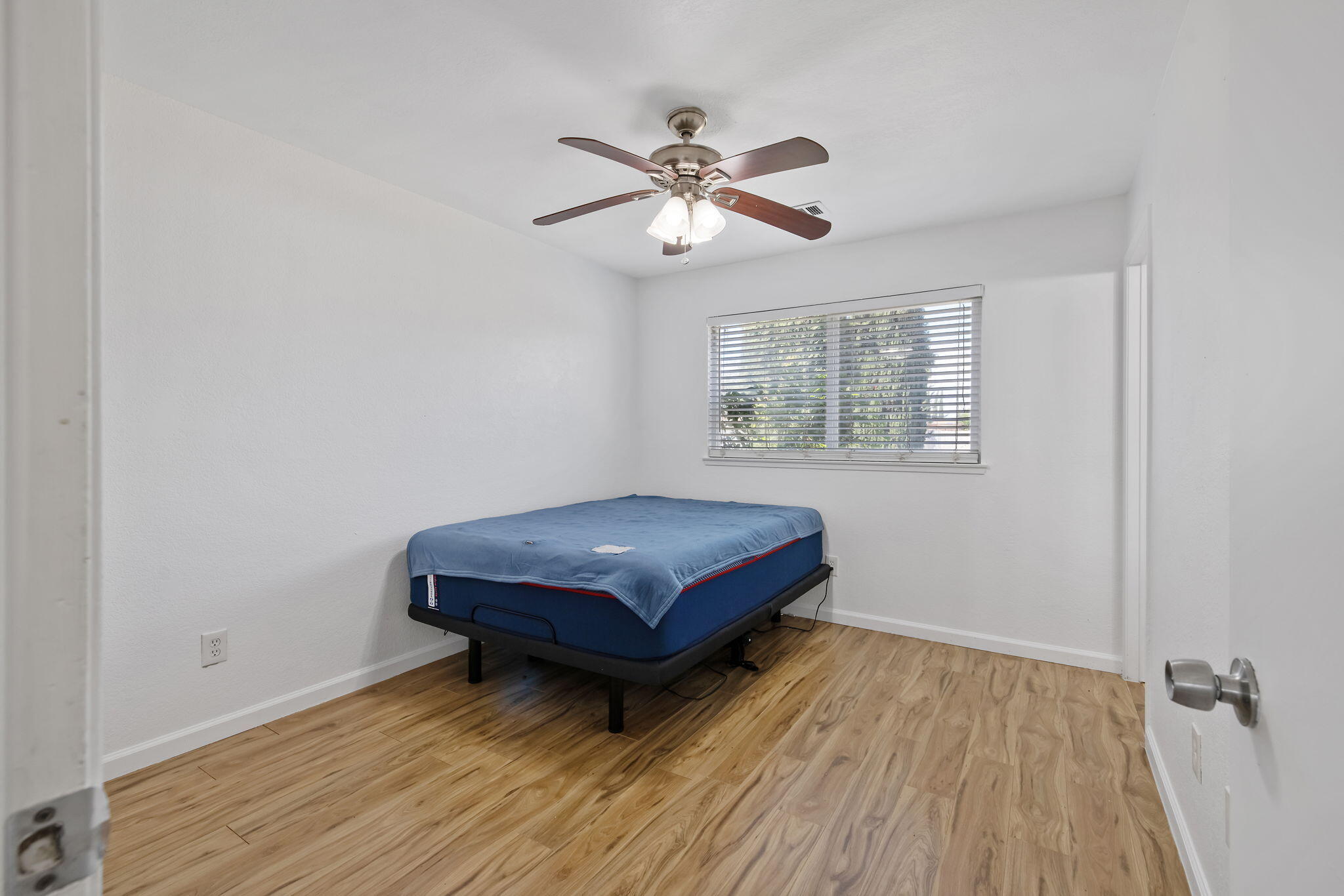 14291 Rosemary Cir, Armona, CA 93202