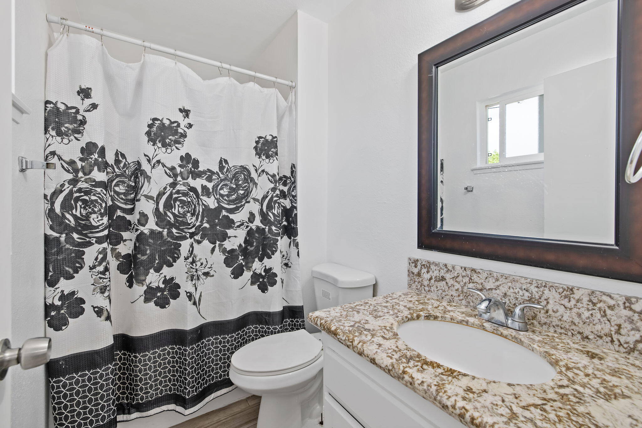 14291 Rosemary Cir, Armona, CA 93202