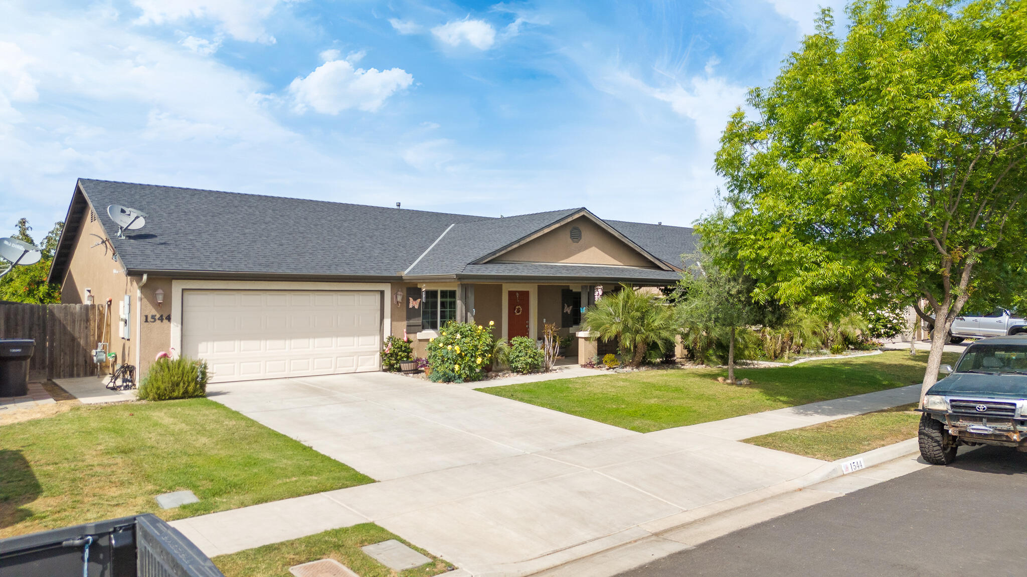 1544 Santa Cruz Ave, Tulare, CA 93274