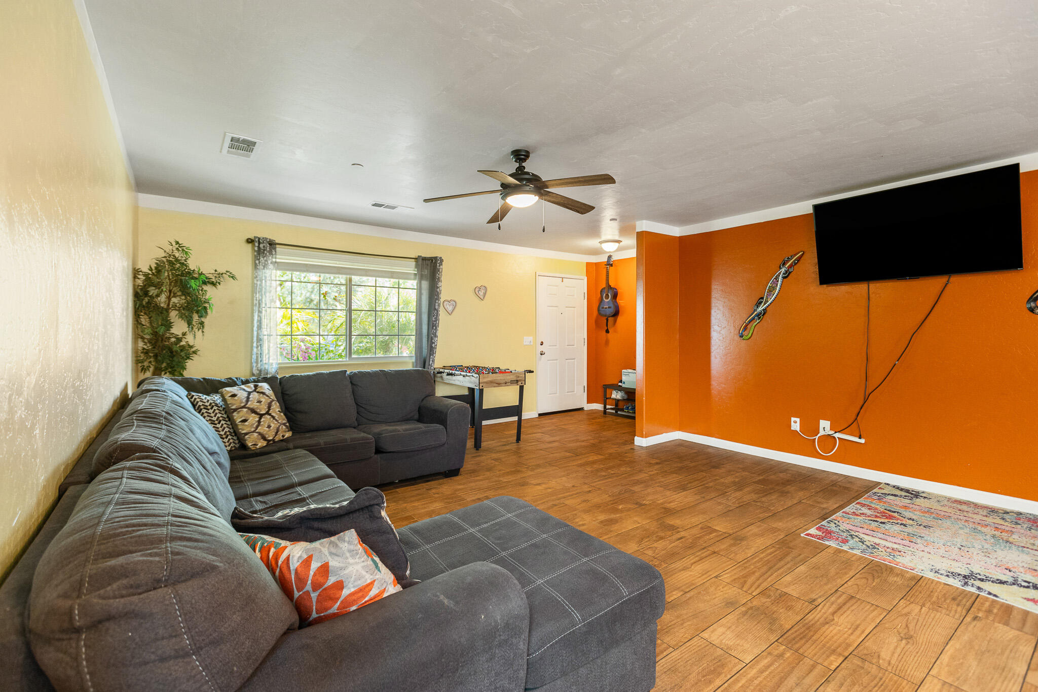 1544 Santa Cruz Ave, Tulare, CA 93274