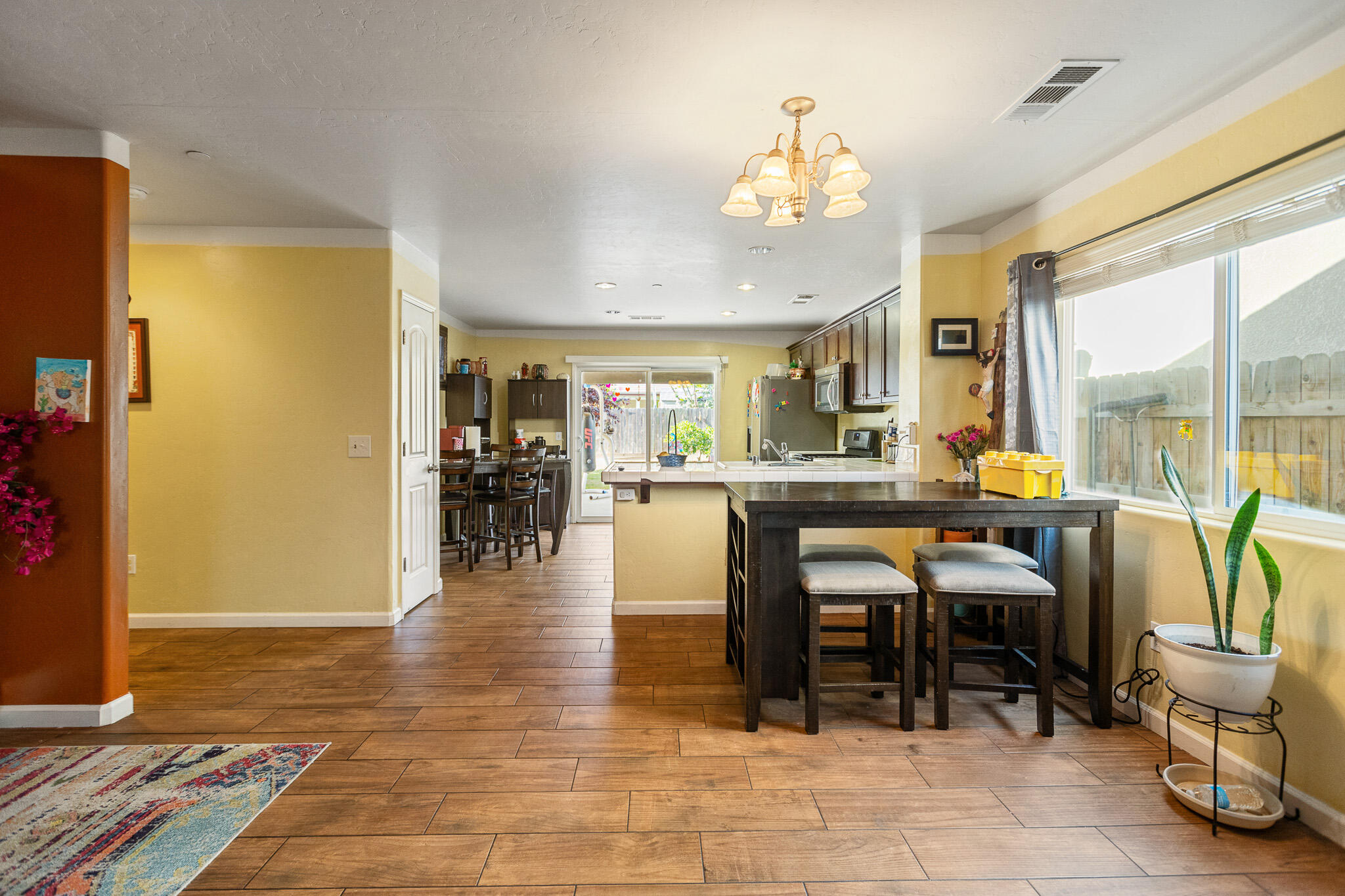 1544 Santa Cruz Ave, Tulare, CA 93274