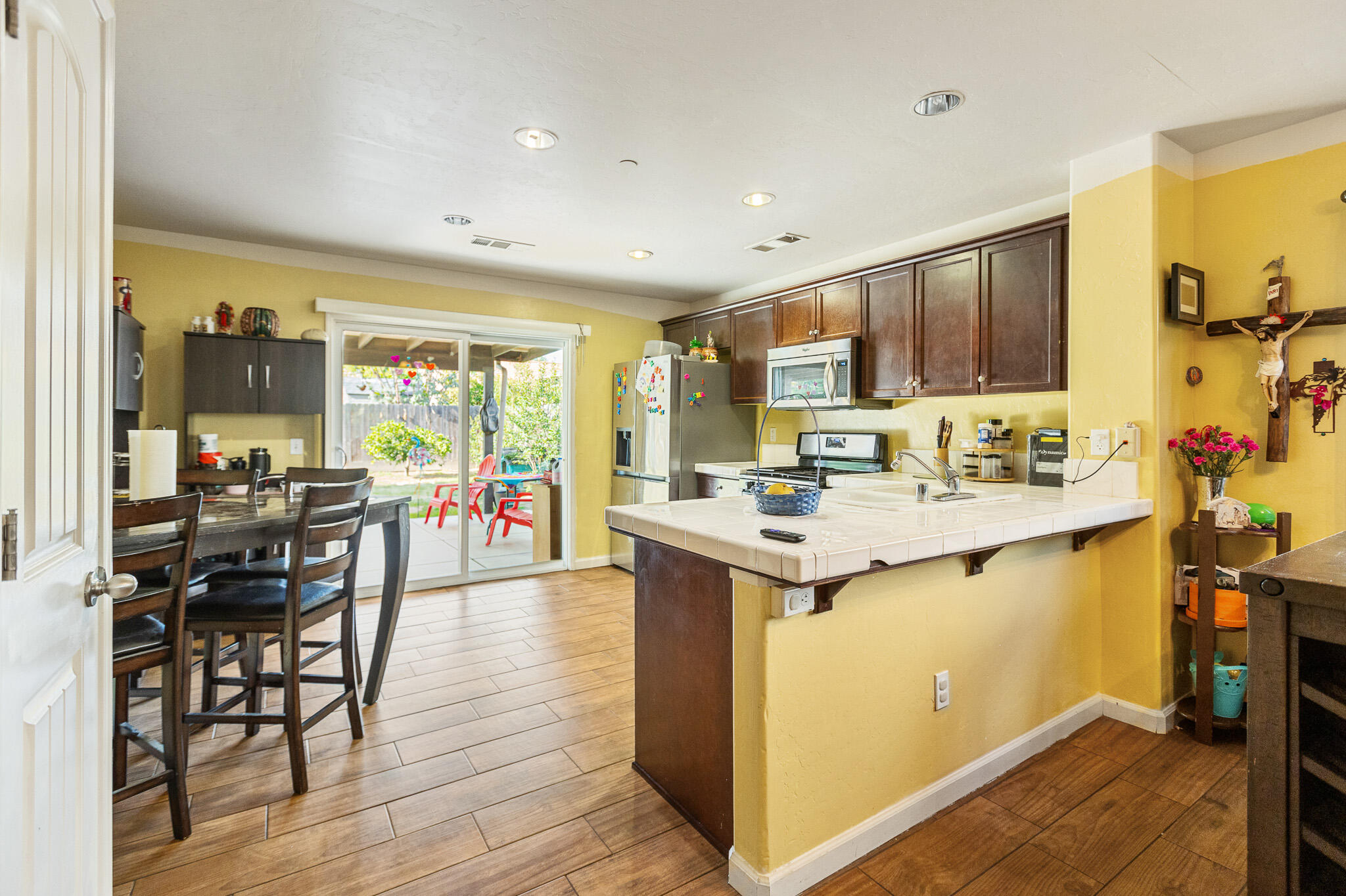 1544 Santa Cruz Ave, Tulare, CA 93274