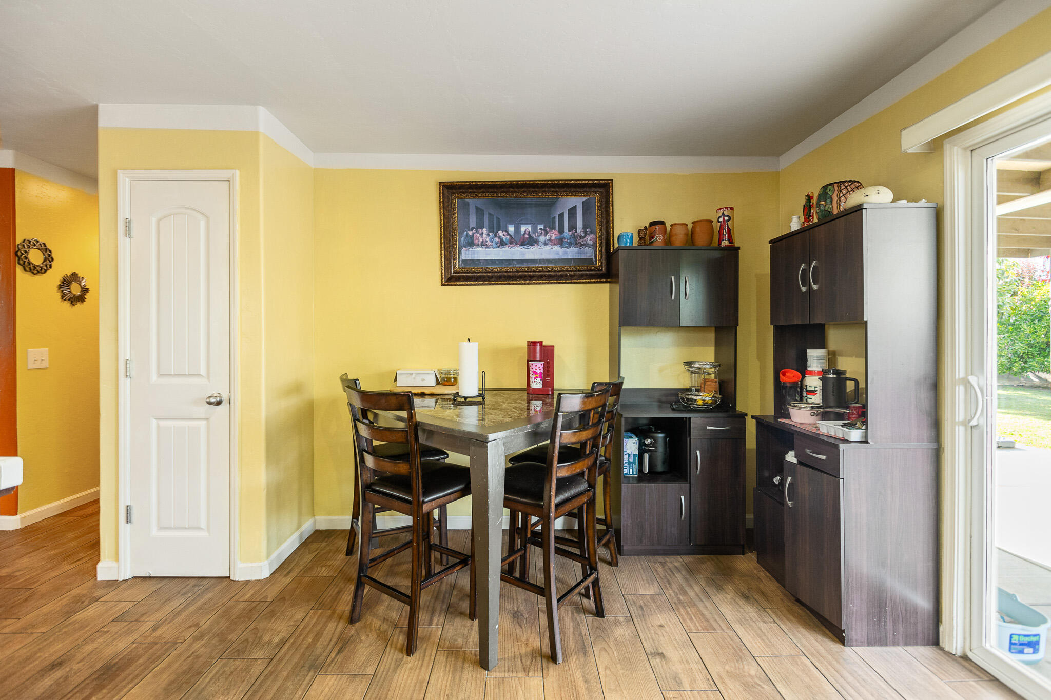 1544 Santa Cruz Ave, Tulare, CA 93274