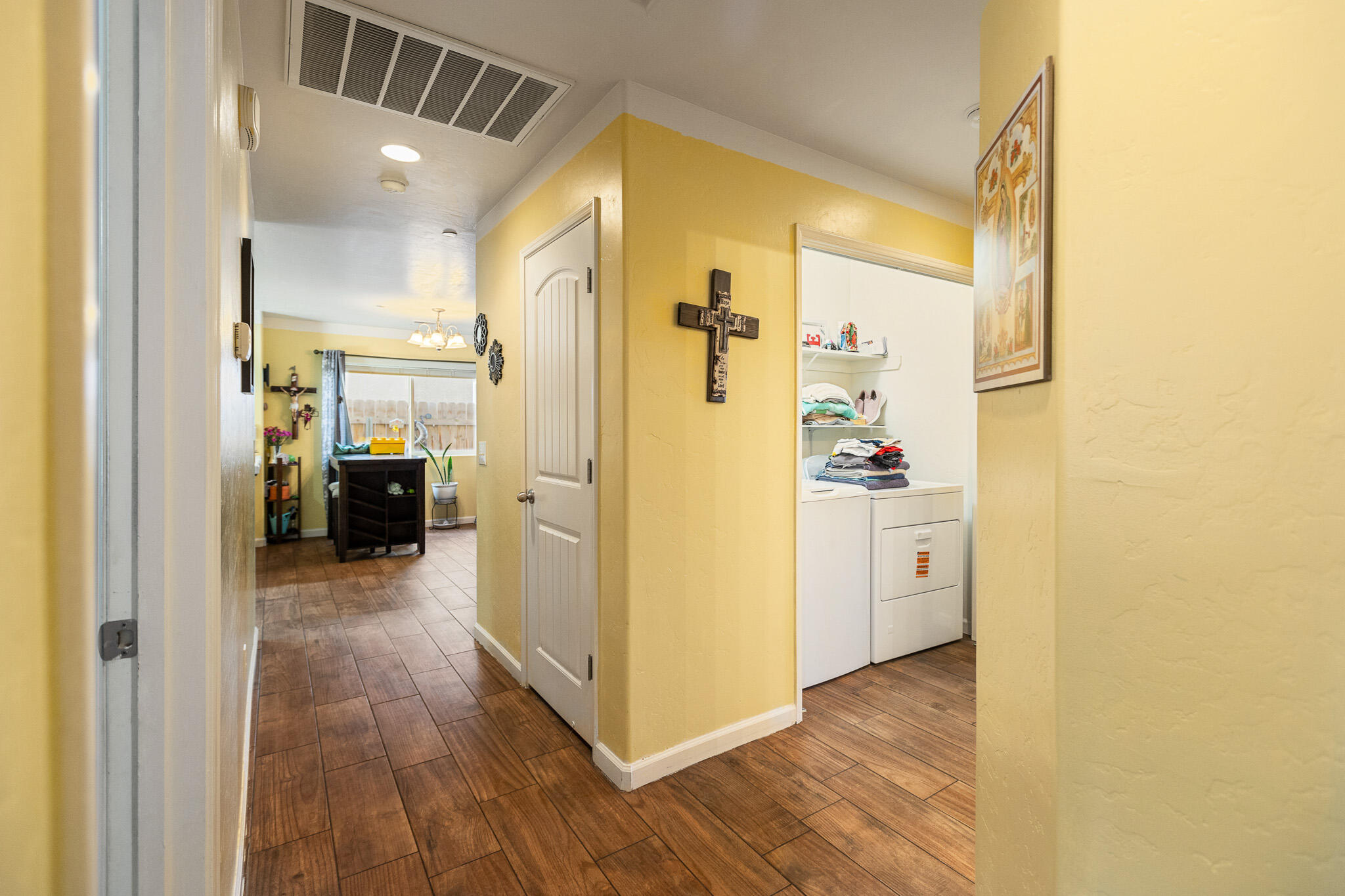 1544 Santa Cruz Ave, Tulare, CA 93274