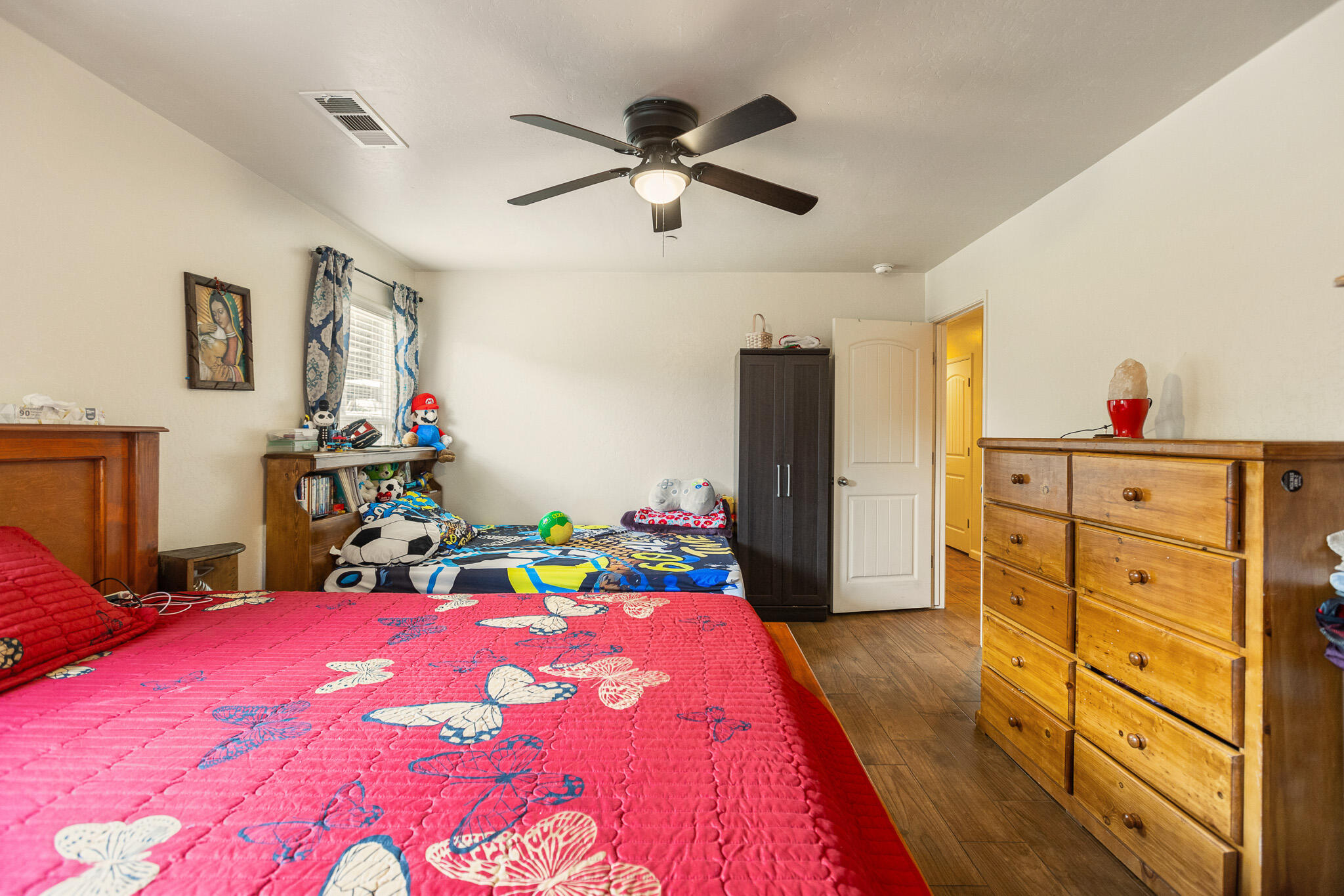 1544 Santa Cruz Ave, Tulare, CA 93274