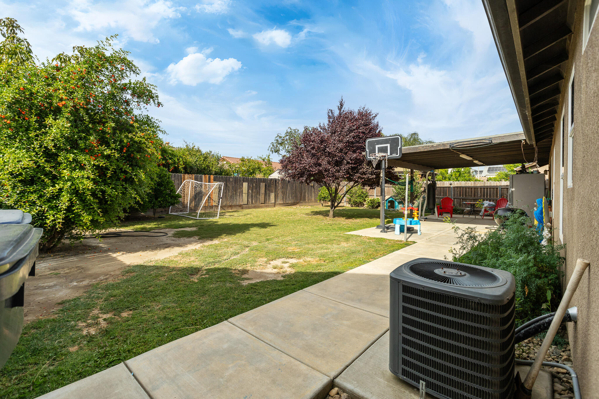 1544 Santa Cruz Ave, Tulare, CA 93274