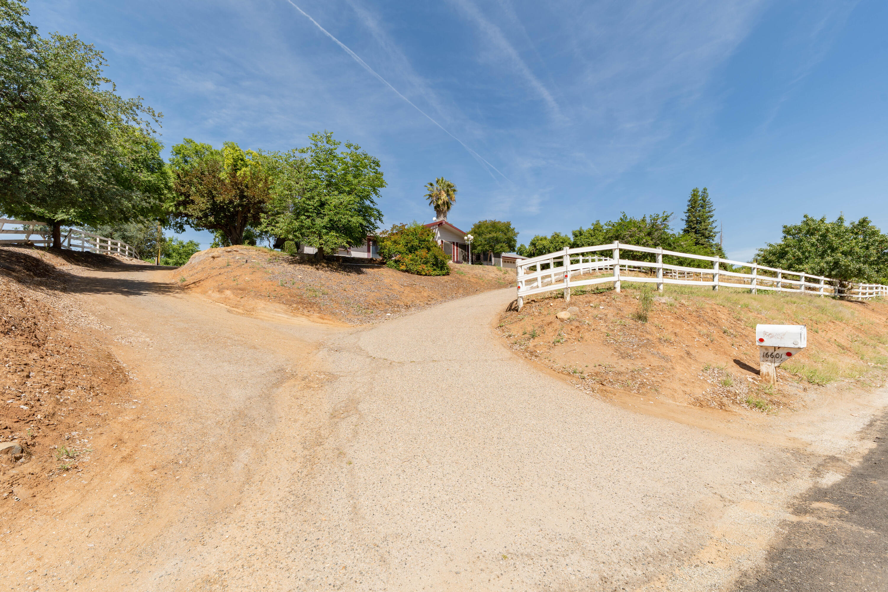 16601 Mustang Dr, Springville, CA 93265