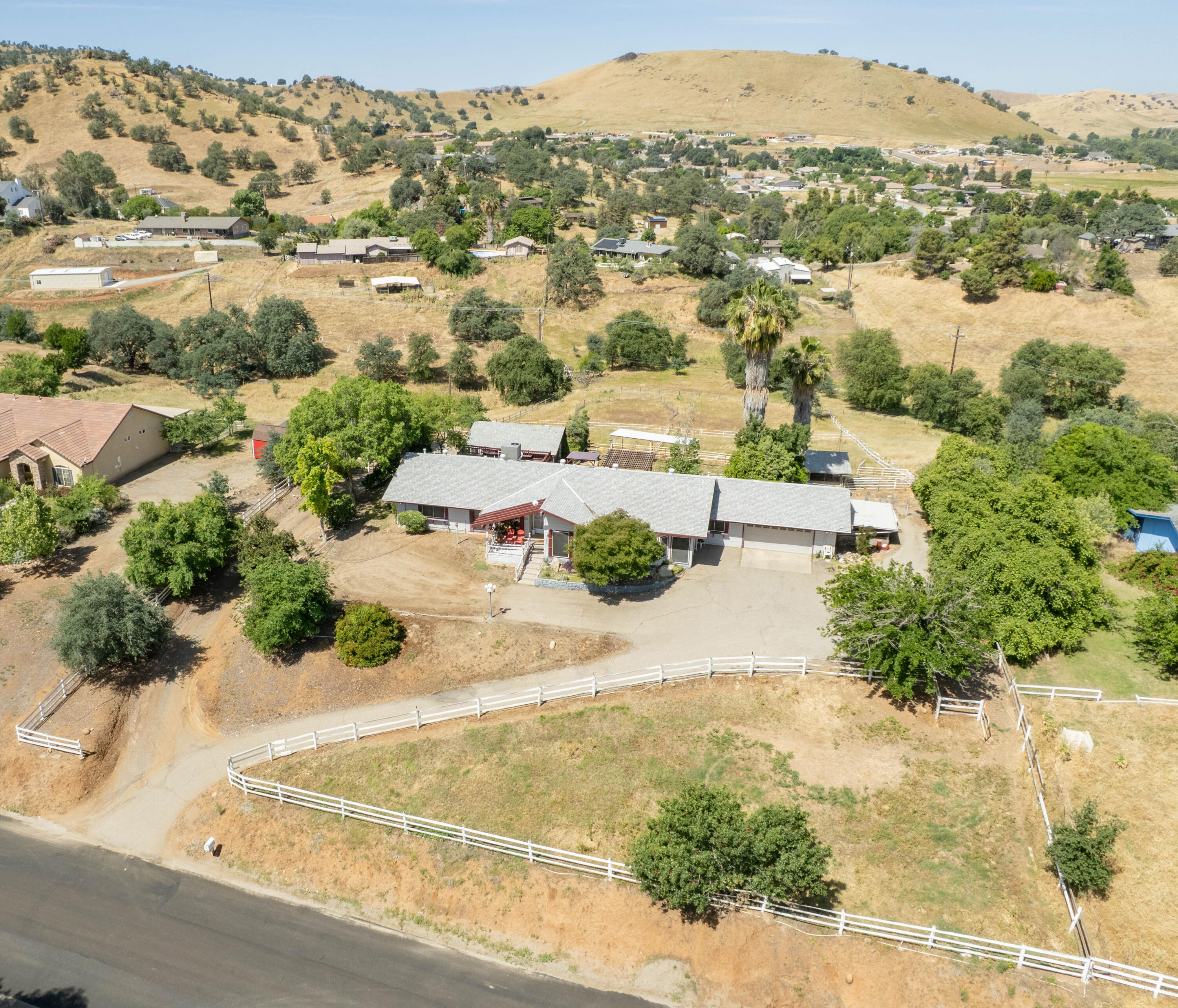 16601 Mustang Dr, Springville, CA 93265
