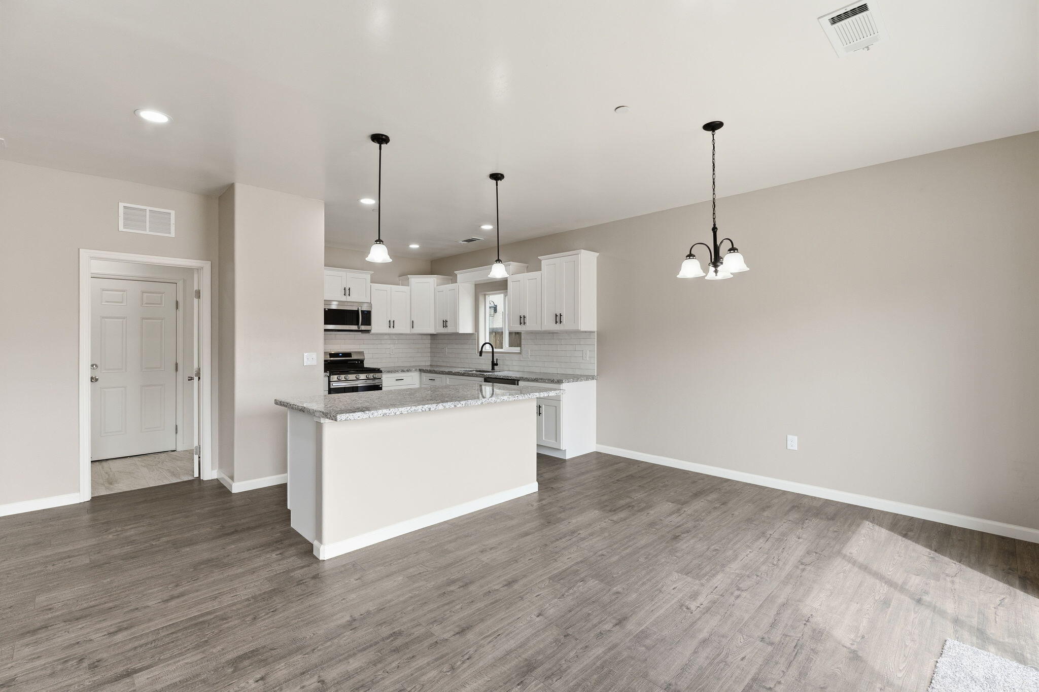 3447 E Douglas Ave, Visalia, CA 93292