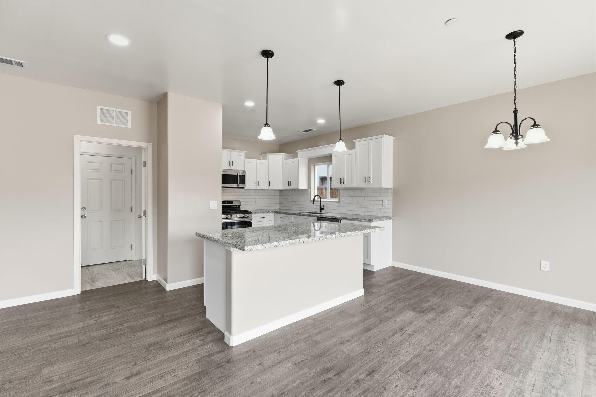 3447 E Douglas Ave, Visalia, CA 93292