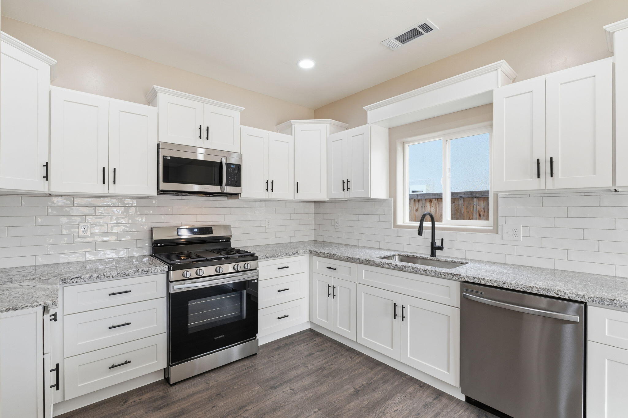 3447 E Douglas Ave, Visalia, CA 93292