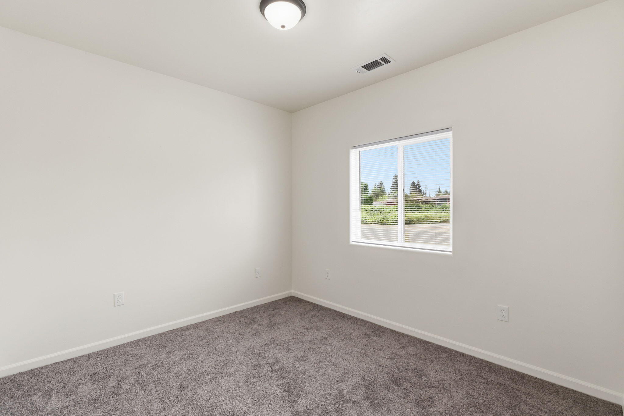 3447 E Douglas Ave, Visalia, CA 93292