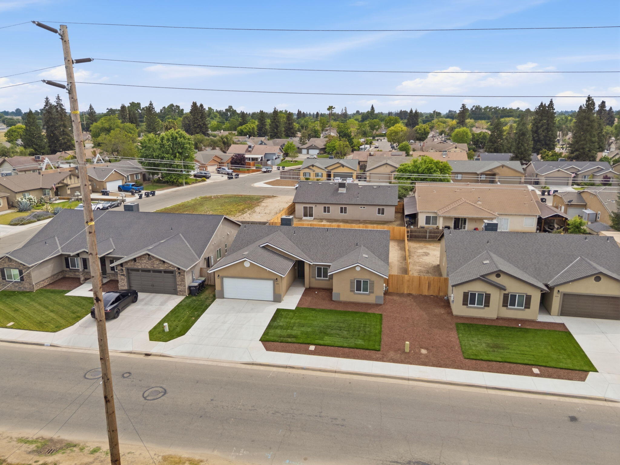 3447 E Douglas Ave, Visalia, CA 93292