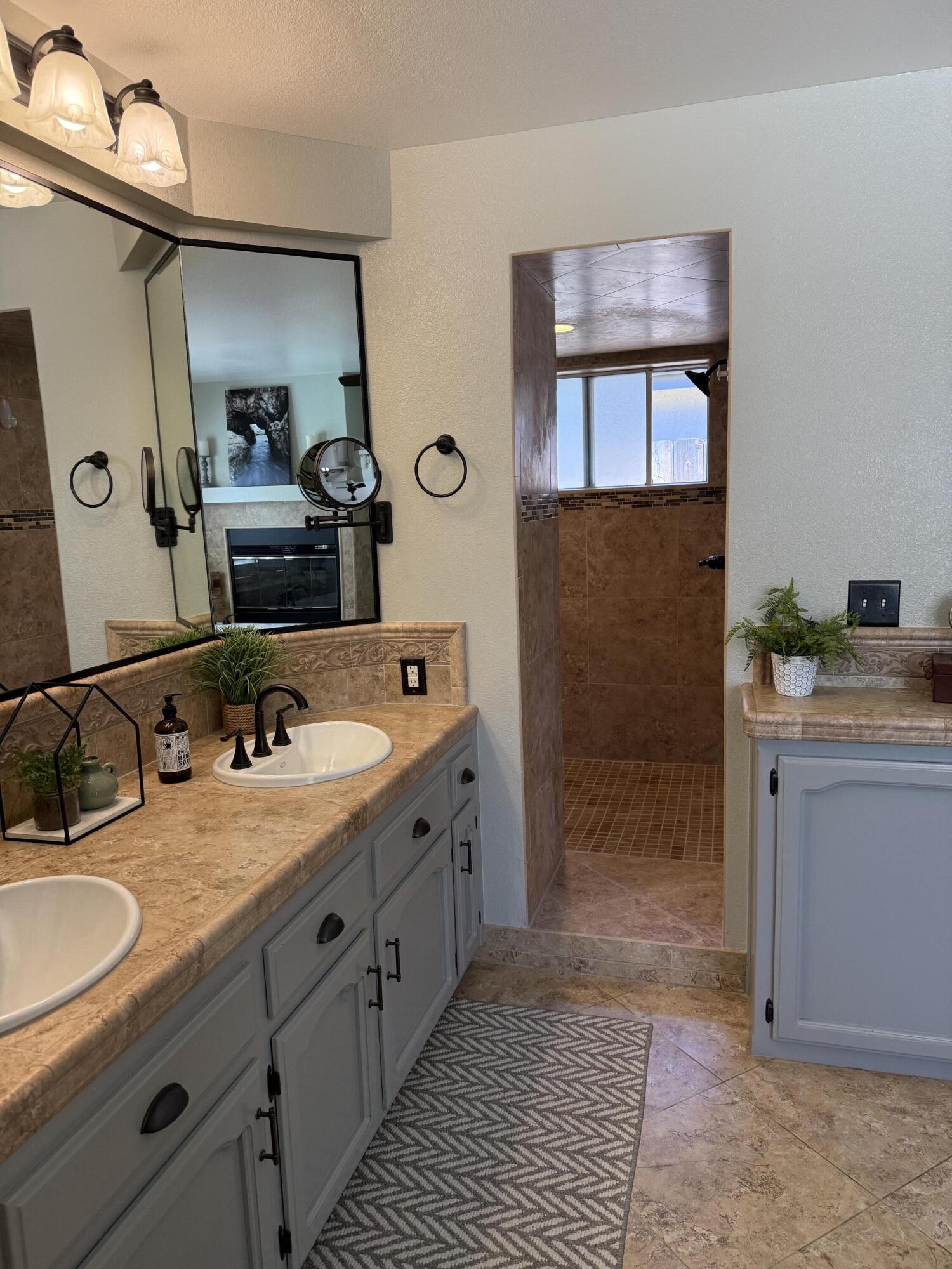 3401 S Bridge St, Visalia, CA 93277