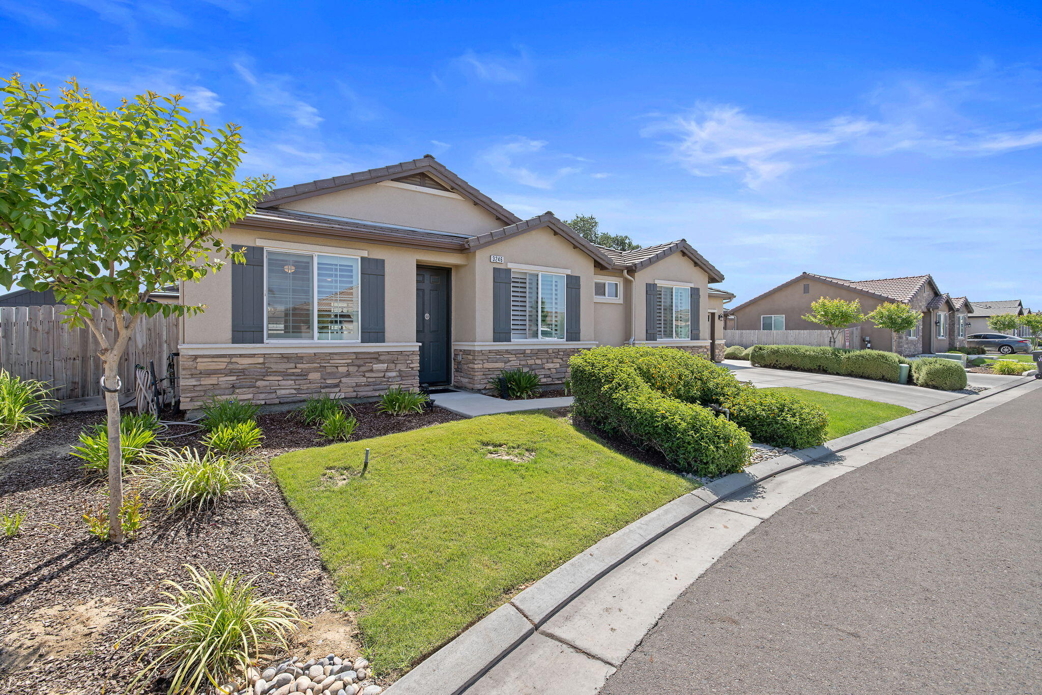 3246 N Rova Ct, Visalia, CA 93291