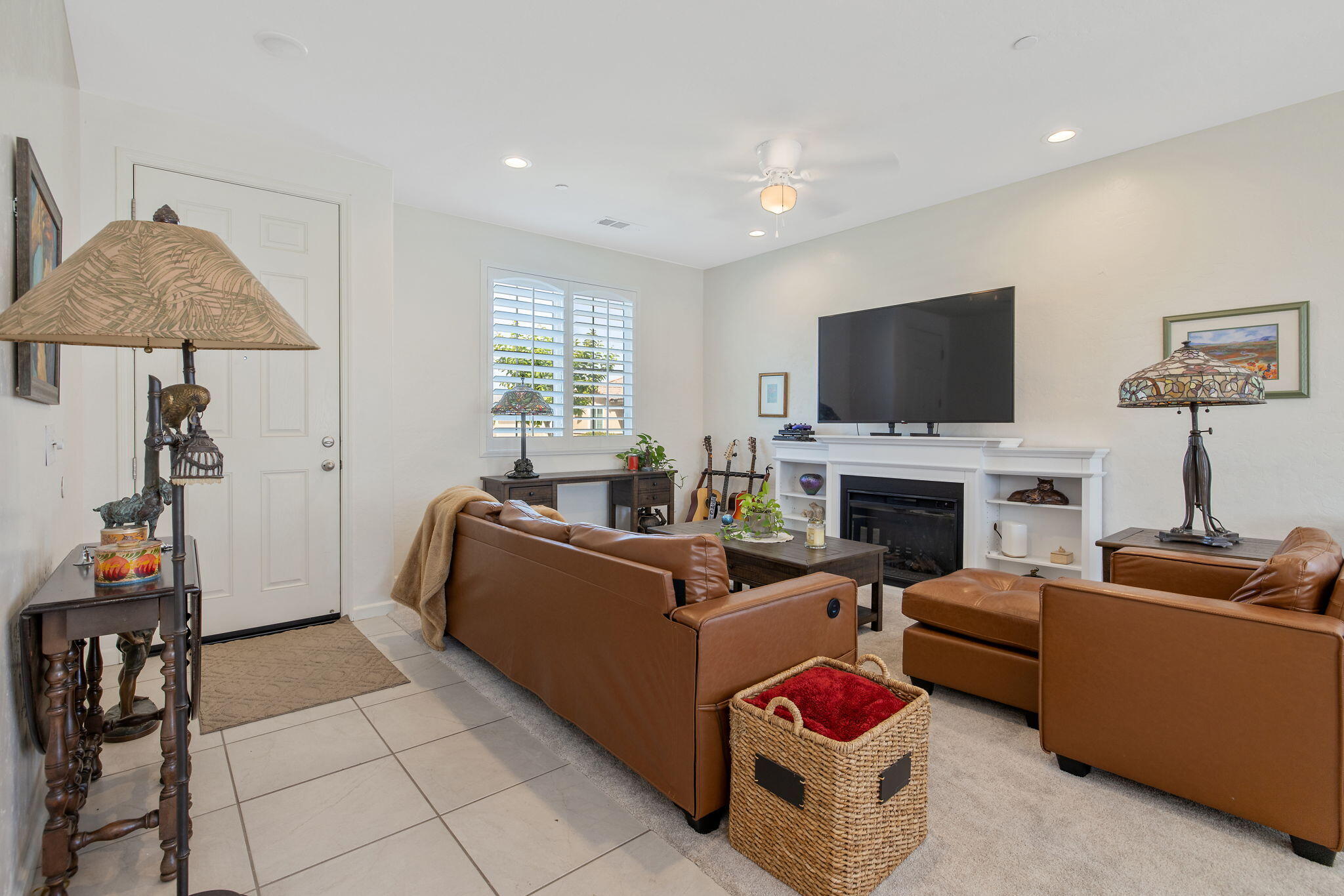 3246 N Rova Ct, Visalia, CA 93291