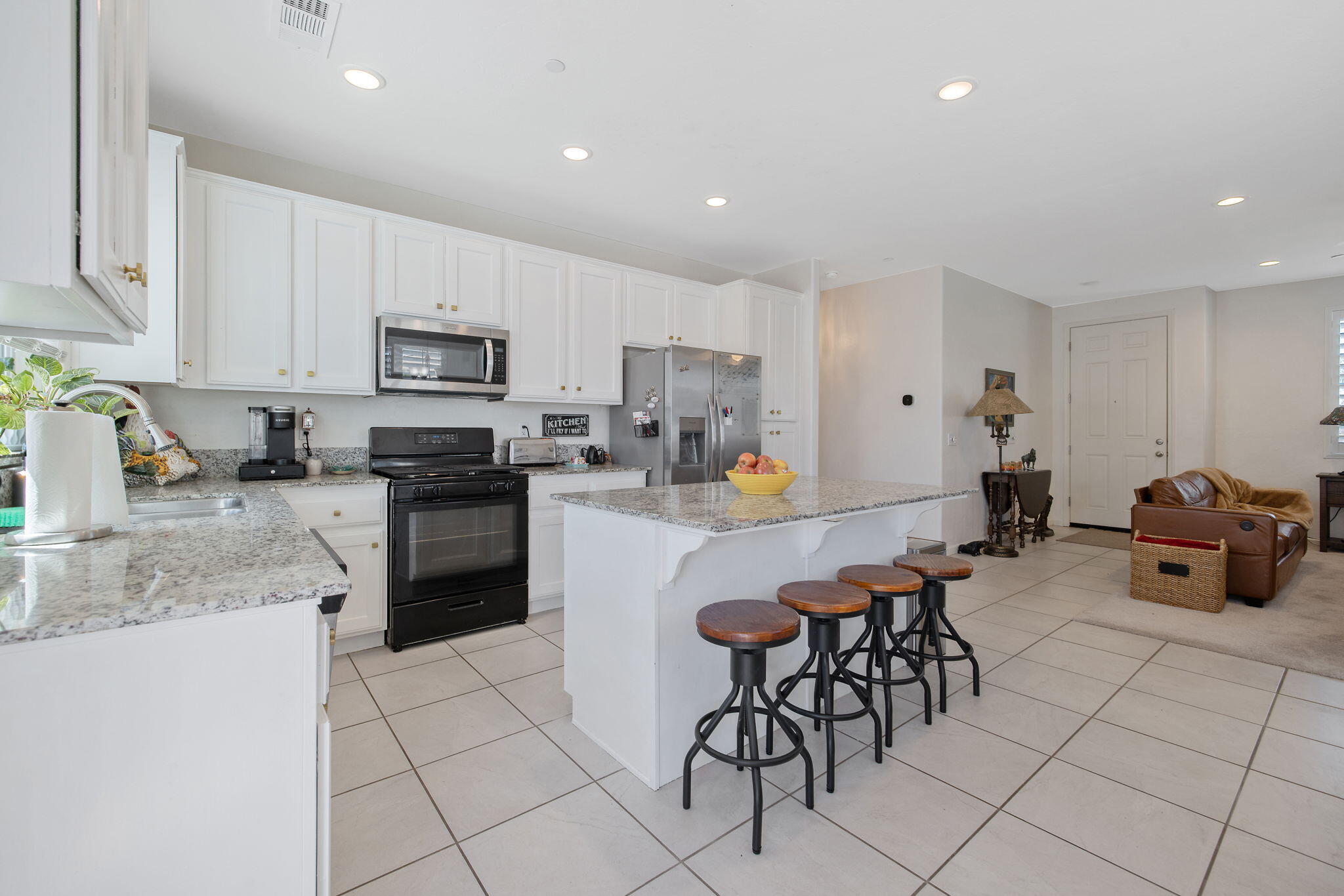 3246 N Rova Ct, Visalia, CA 93291