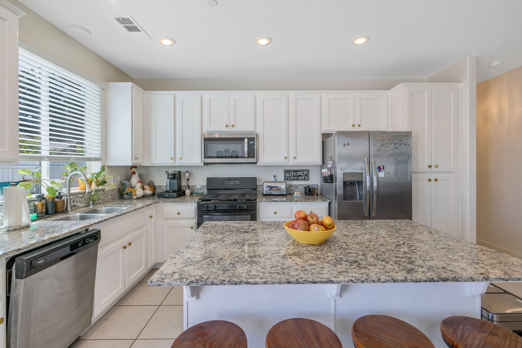 3246 N Rova Ct, Visalia, CA 93291