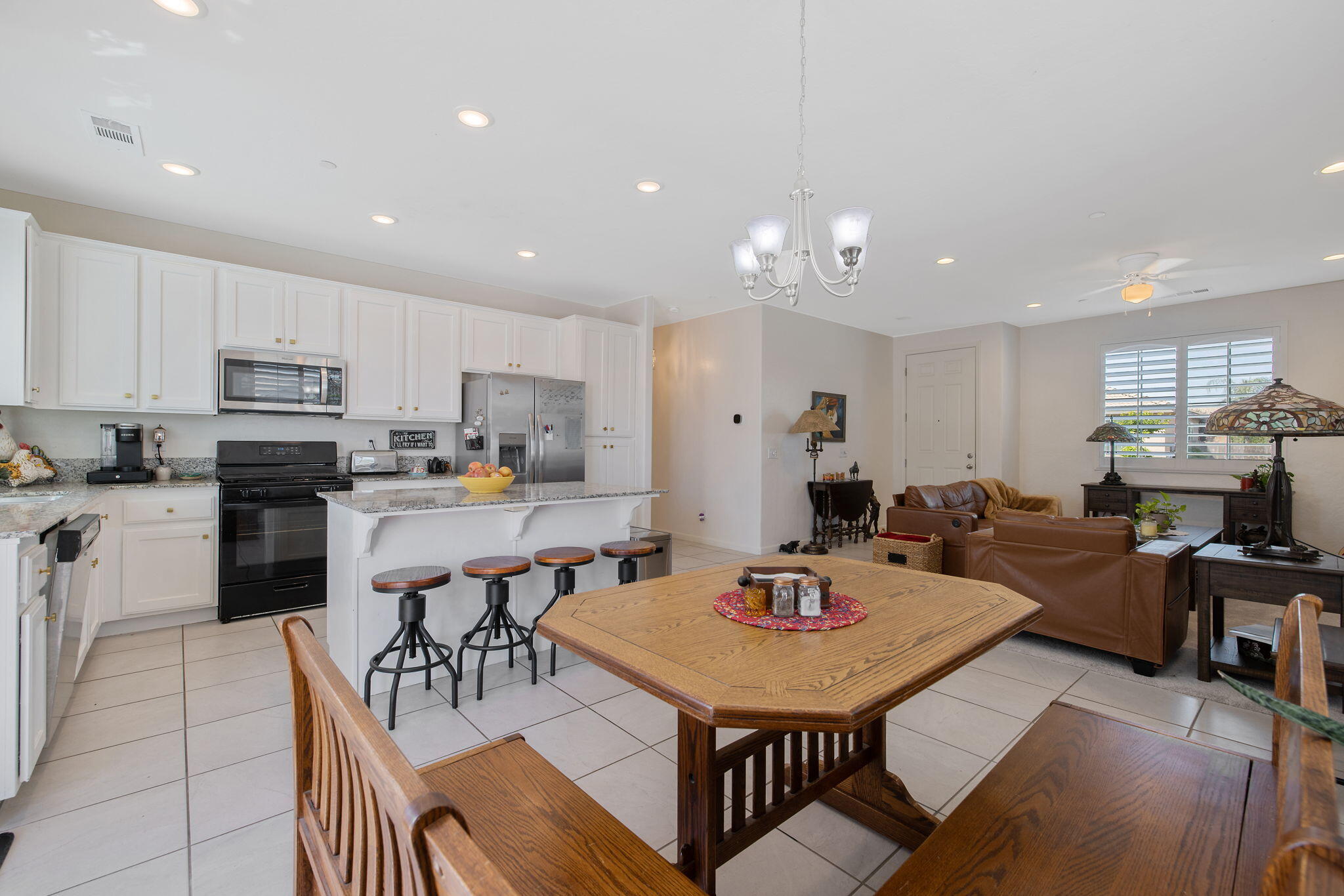 3246 N Rova Ct, Visalia, CA 93291