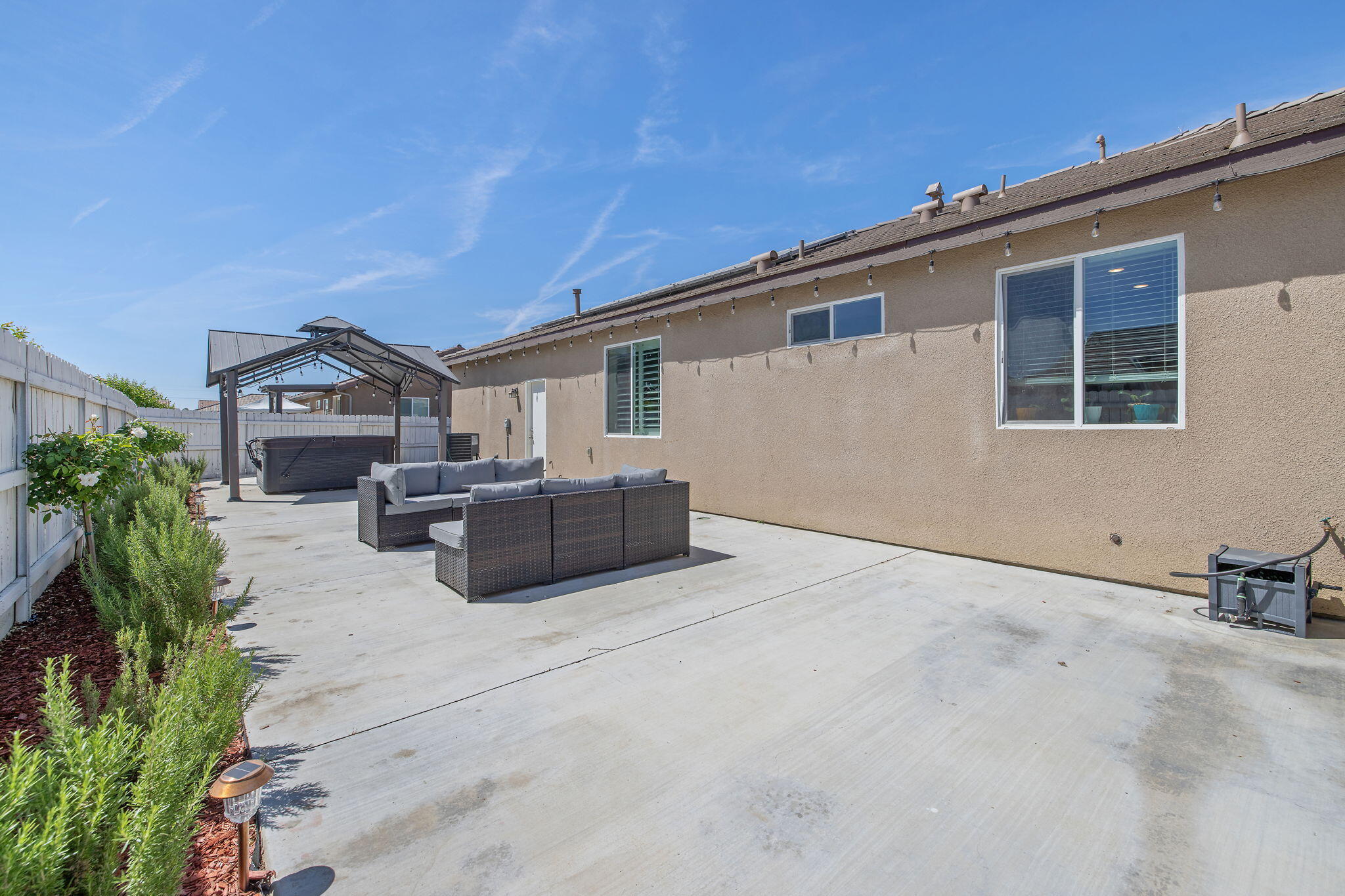 3246 N Rova Ct, Visalia, CA 93291