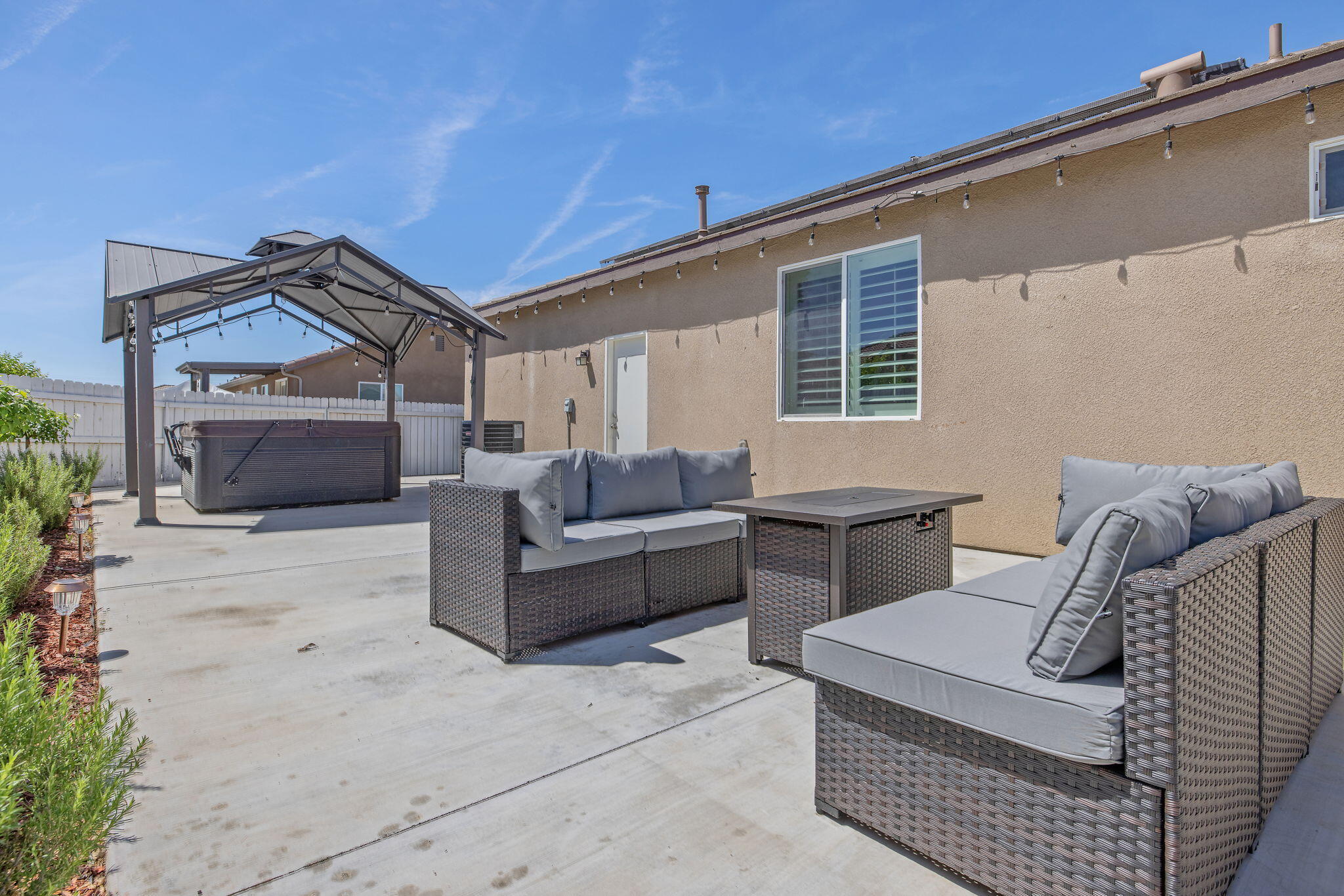 3246 N Rova Ct, Visalia, CA 93291