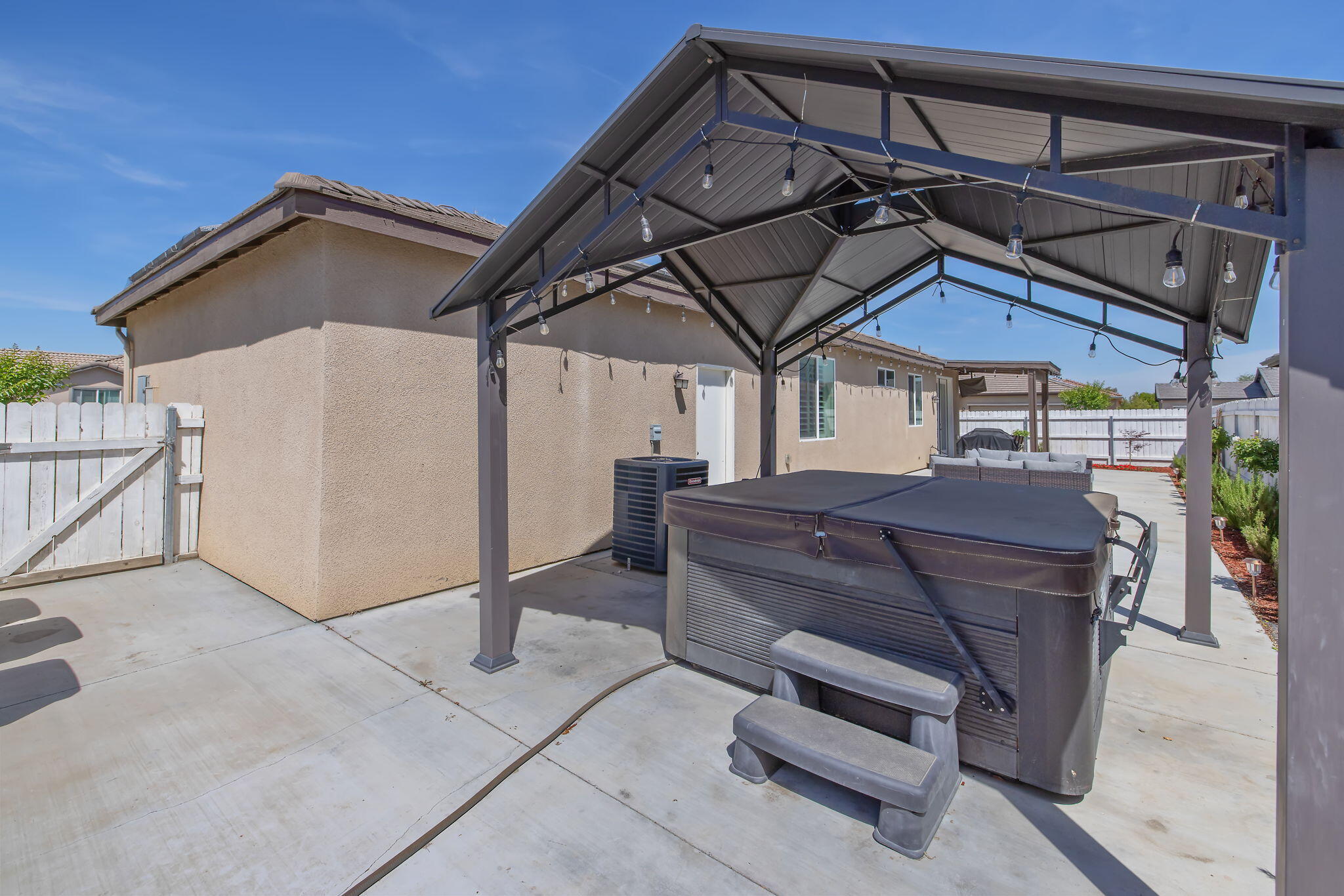 3246 N Rova Ct, Visalia, CA 93291