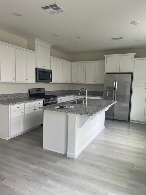 2227 S Crumal St, Visalia, CA 93292