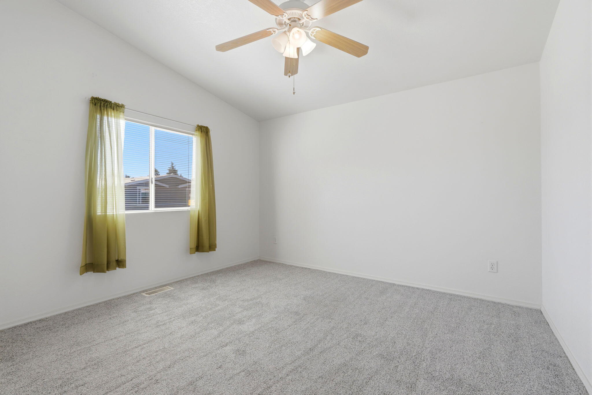 100 S Westwood St #129, Porterville, CA 93257