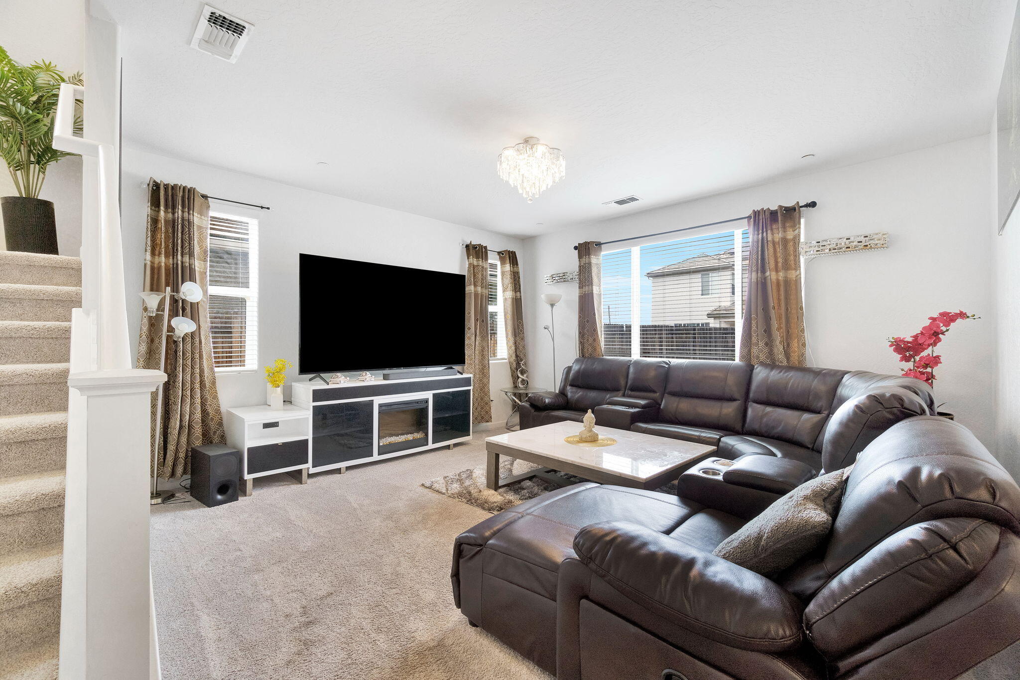 6188 E Berkeley Ave, Fresno, CA 93727