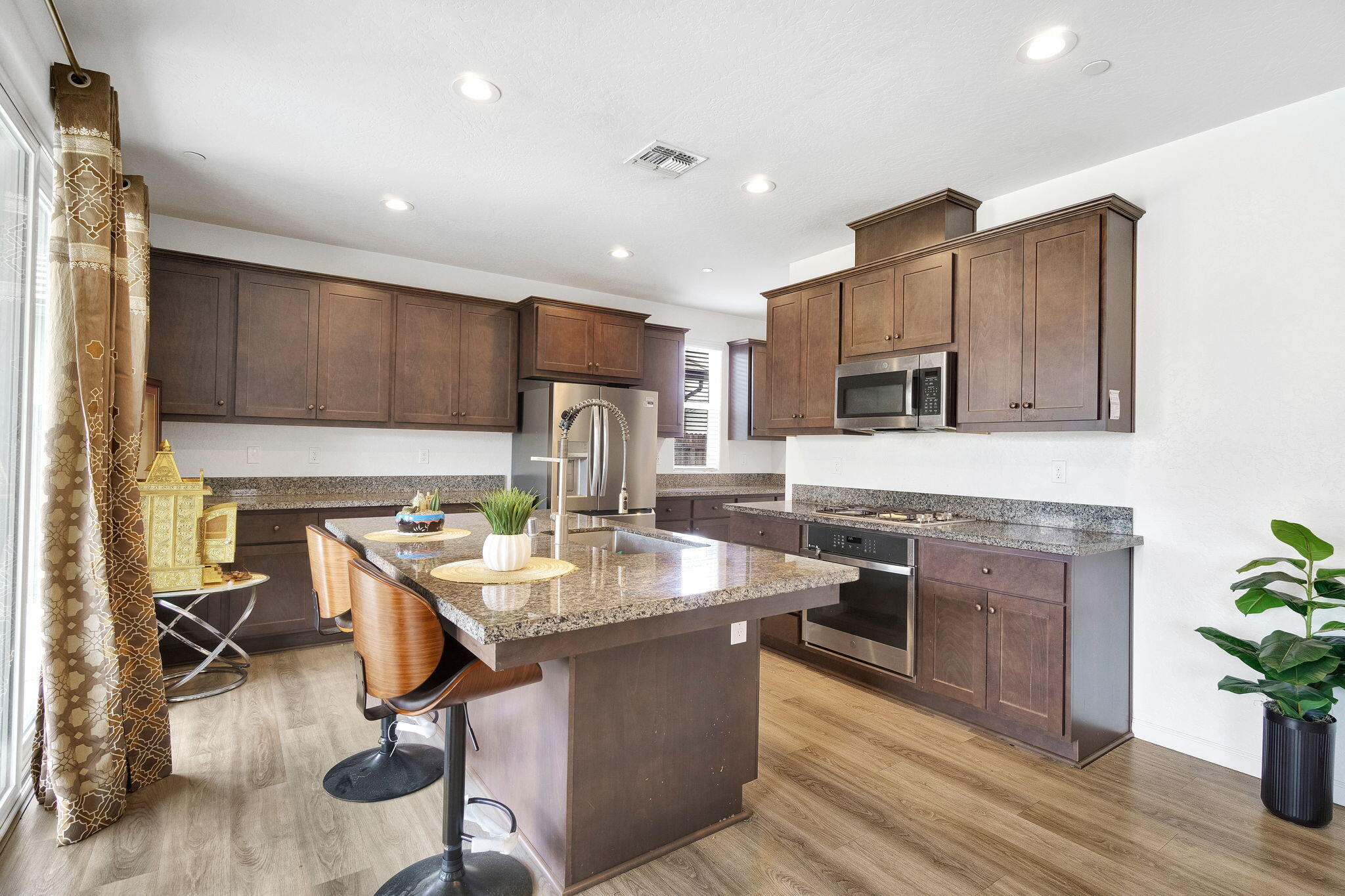 6188 E Berkeley Ave, Fresno, CA 93727