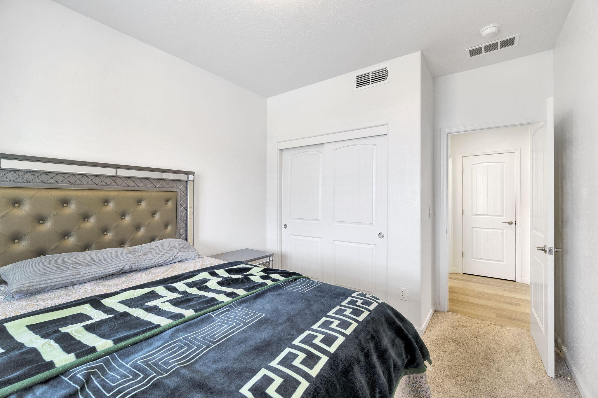 6188 E Berkeley Ave, Fresno, CA 93727