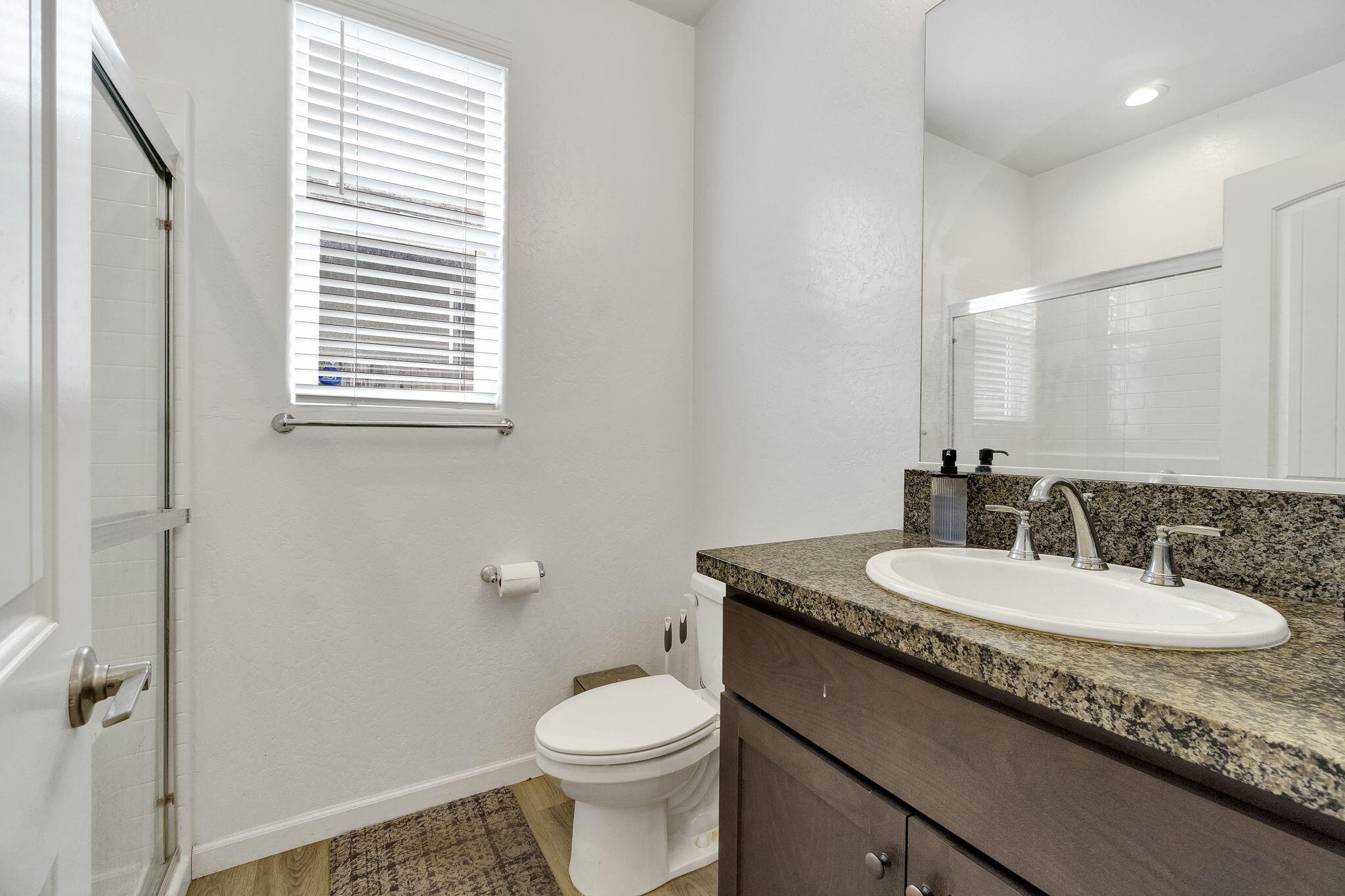 6188 E Berkeley Ave, Fresno, CA 93727