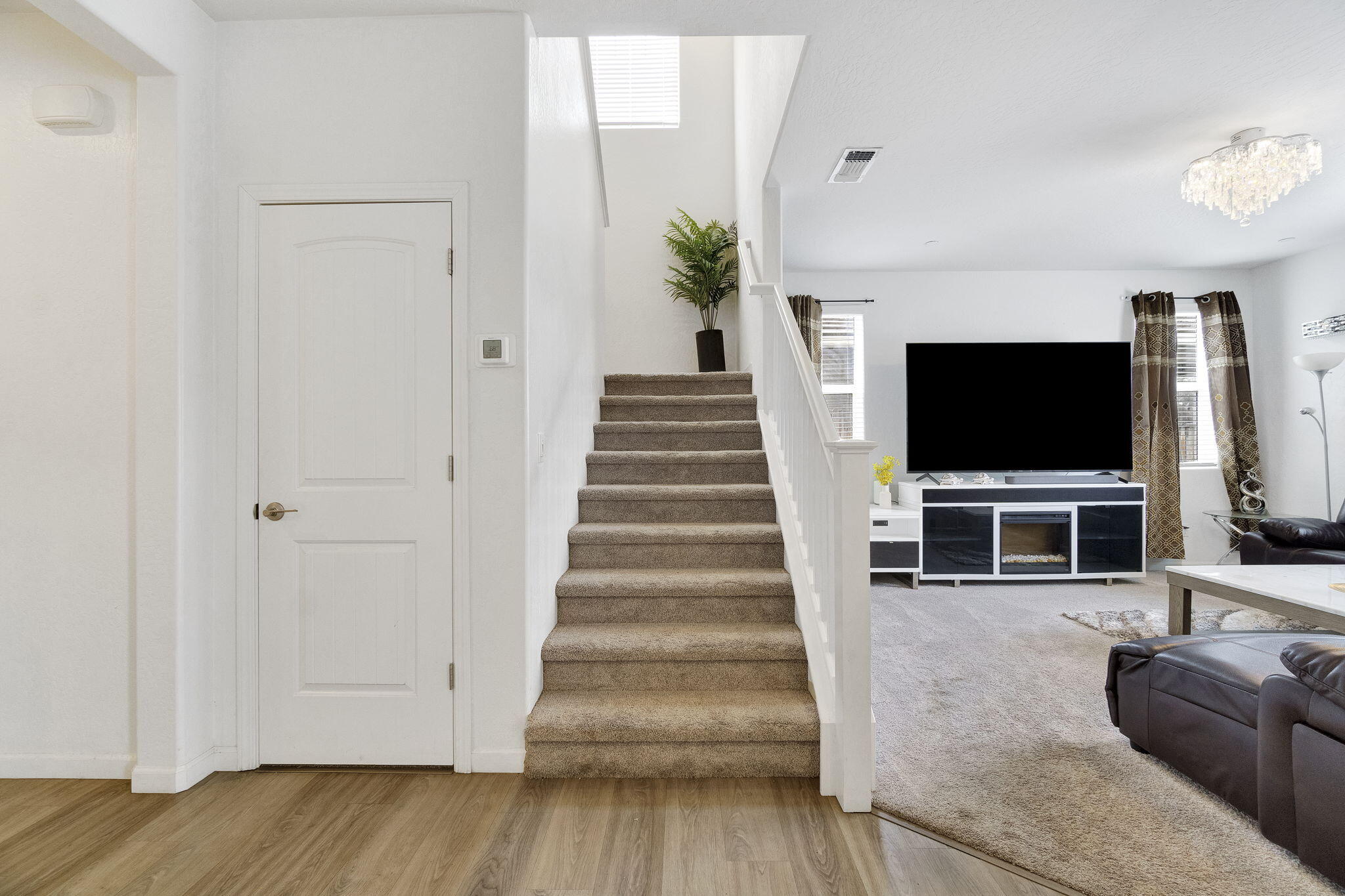 6188 E Berkeley Ave, Fresno, CA 93727