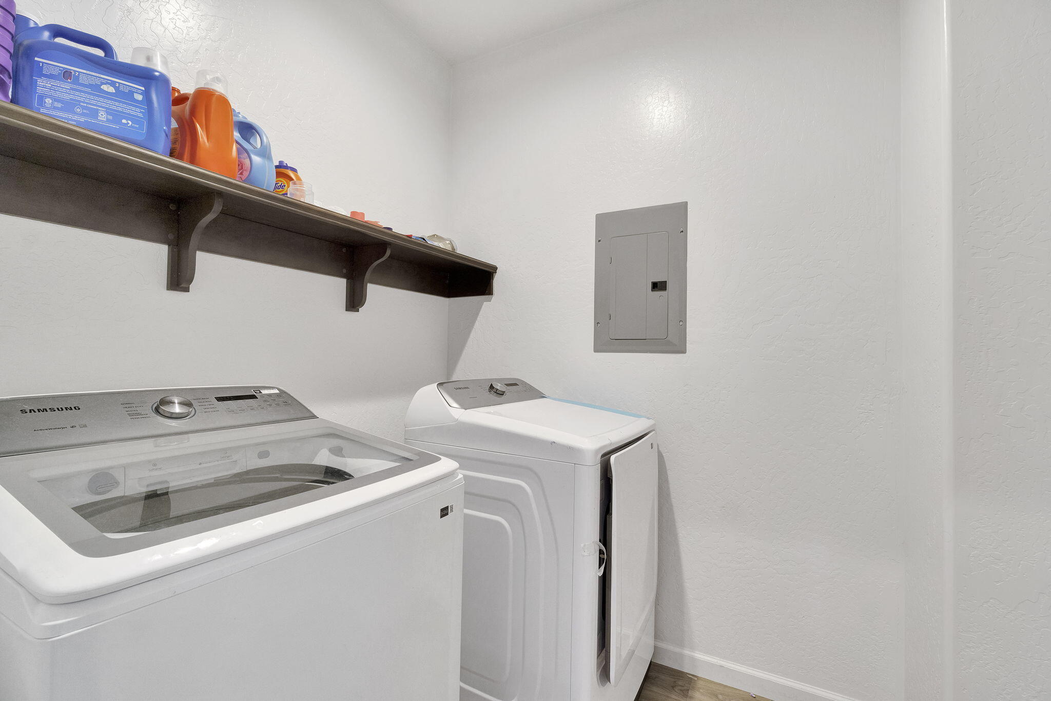 6188 E Berkeley Ave, Fresno, CA 93727