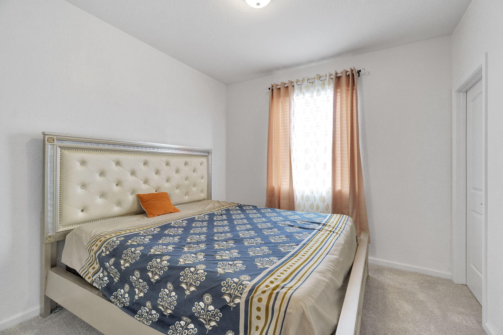 6188 E Berkeley Ave, Fresno, CA 93727