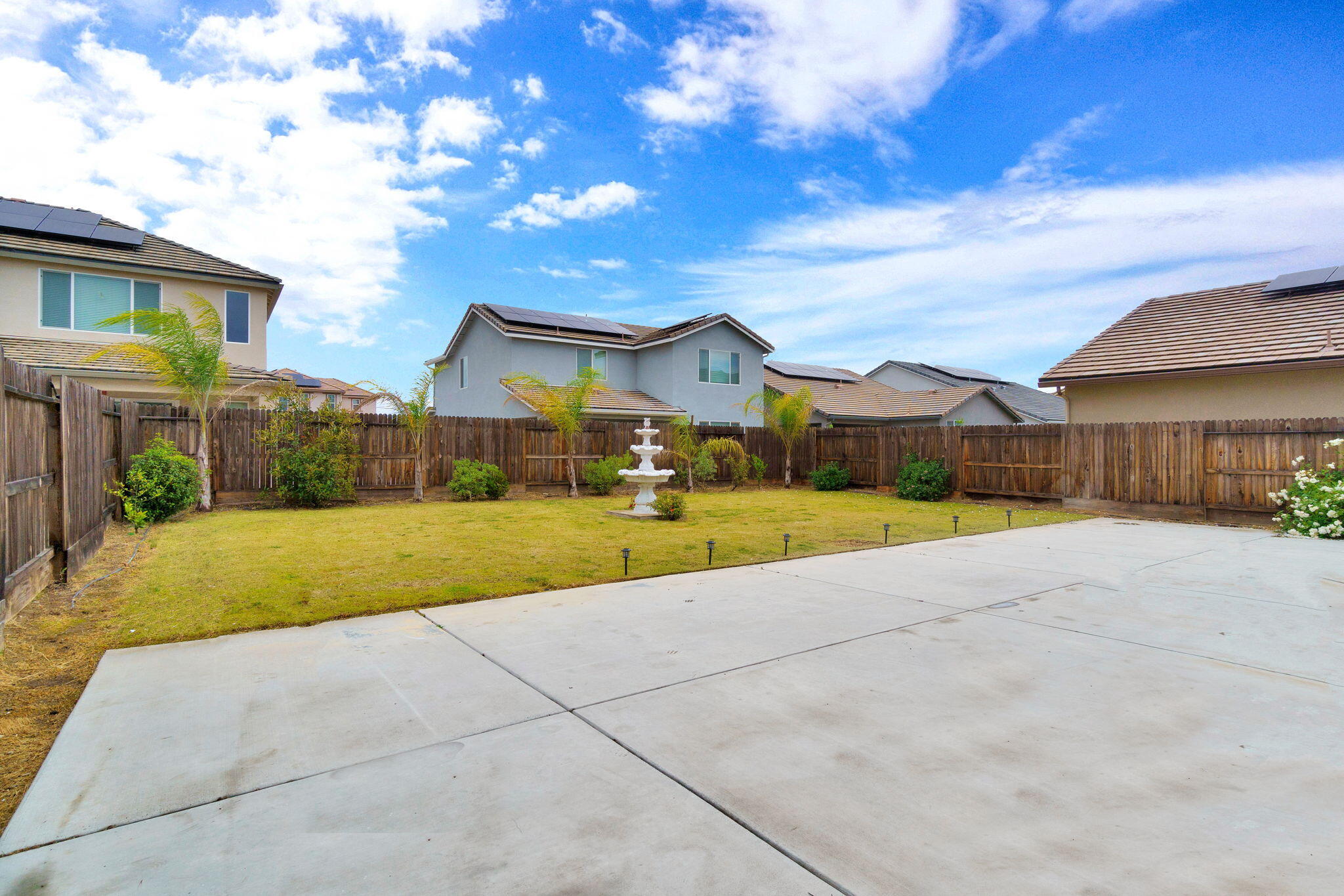 6188 E Berkeley Ave, Fresno, CA 93727