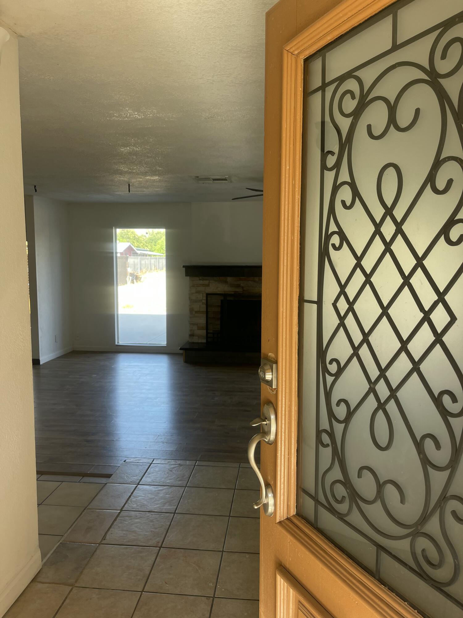 1906 N Beverly St, Porterville, CA 93257