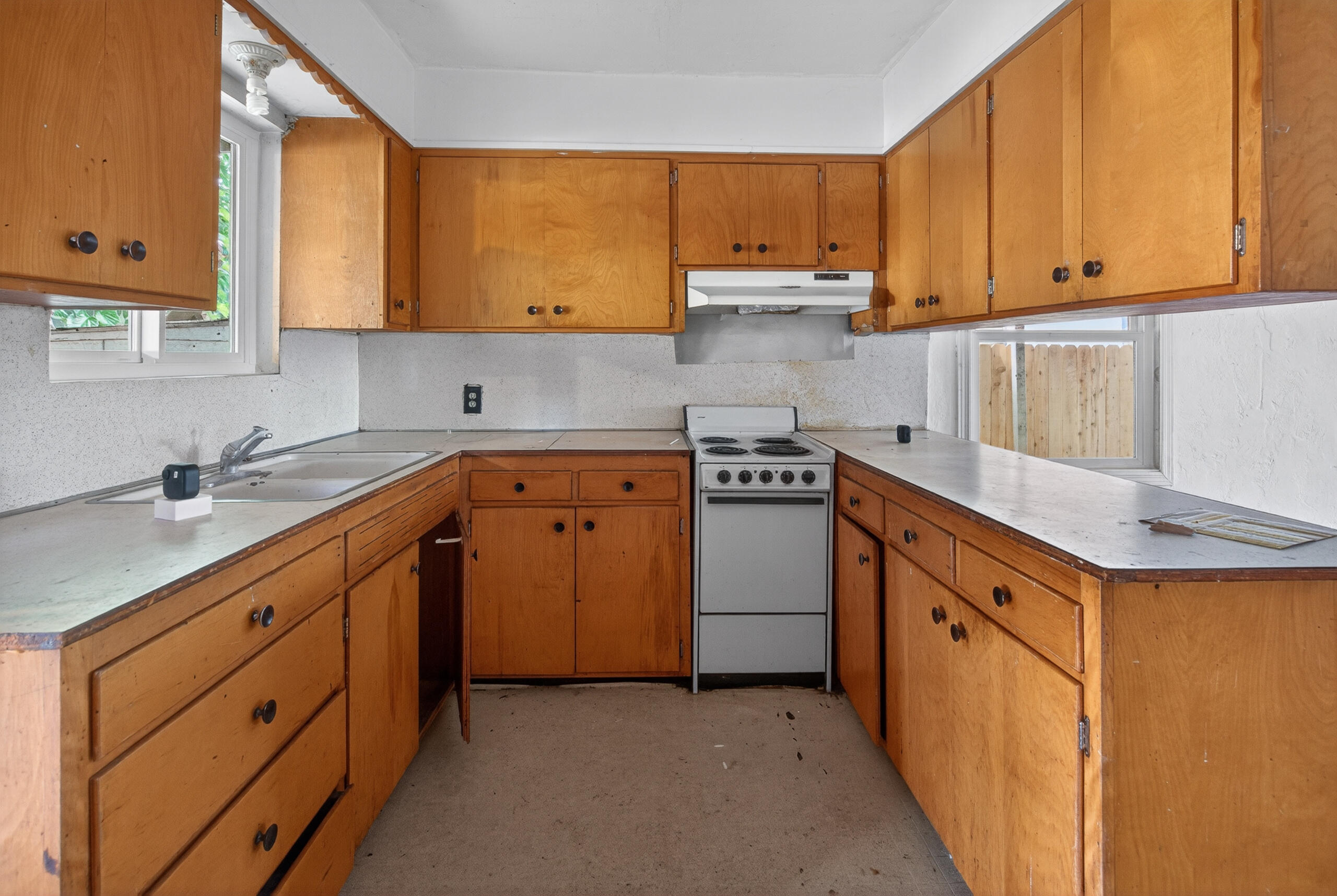 330 N L, Dinuba, CA 93618