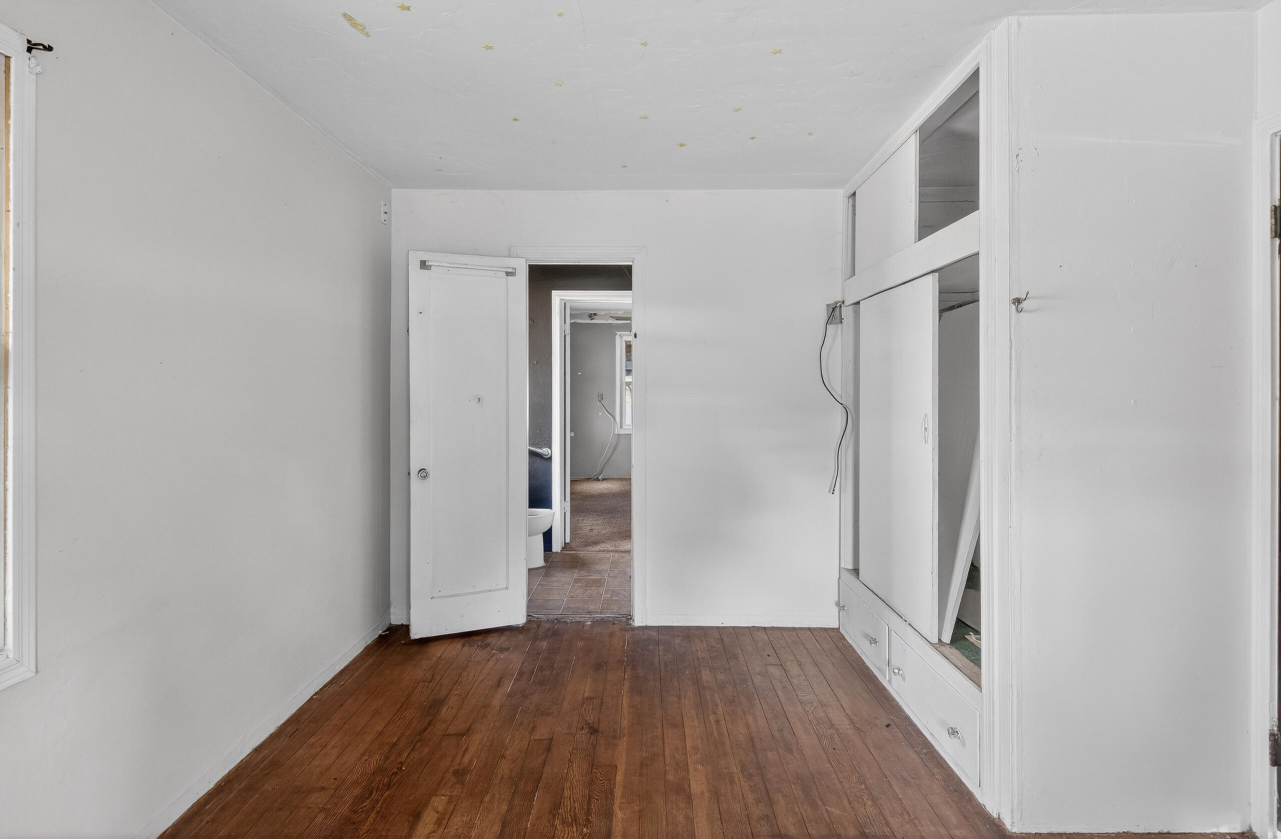 330 N L, Dinuba, CA 93618