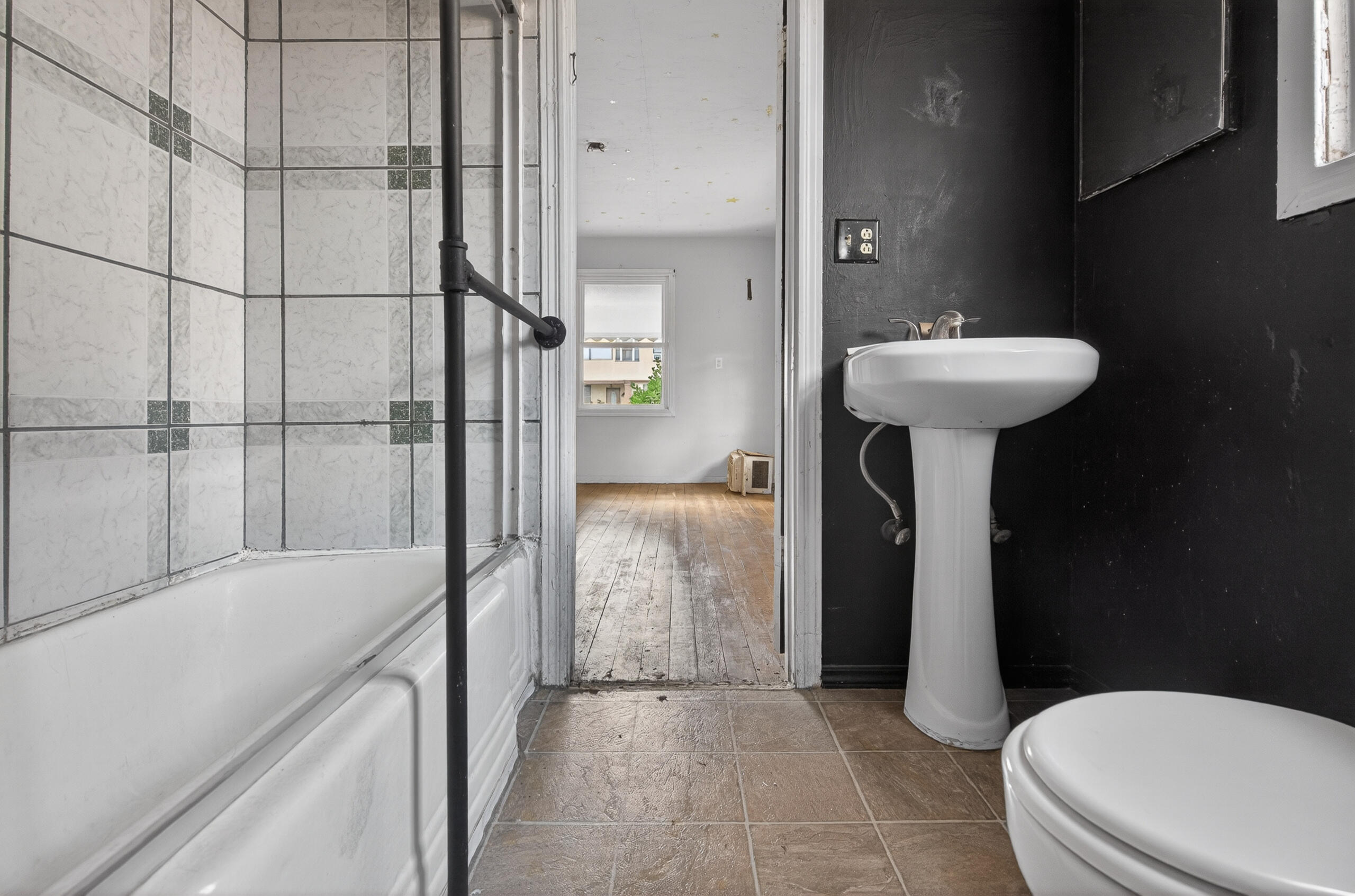 330 N L, Dinuba, CA 93618