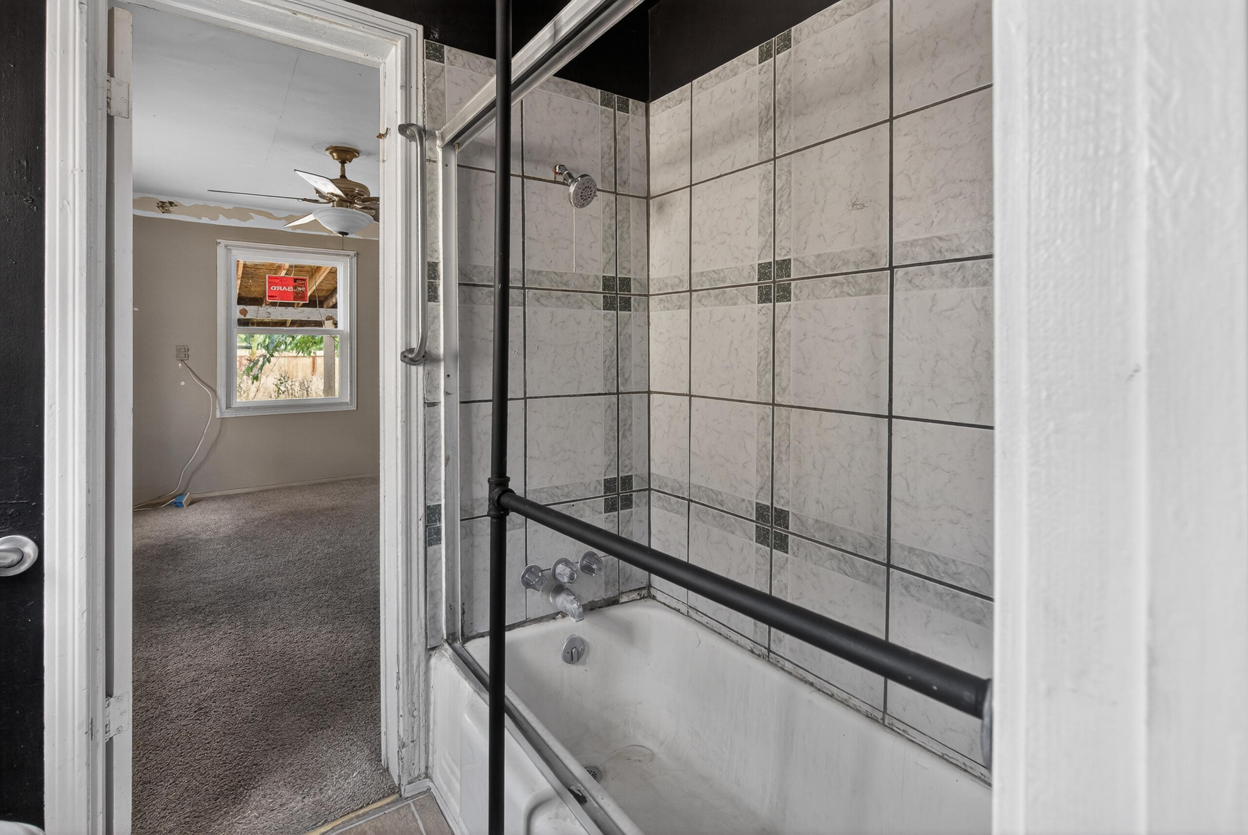 330 N L, Dinuba, CA 93618