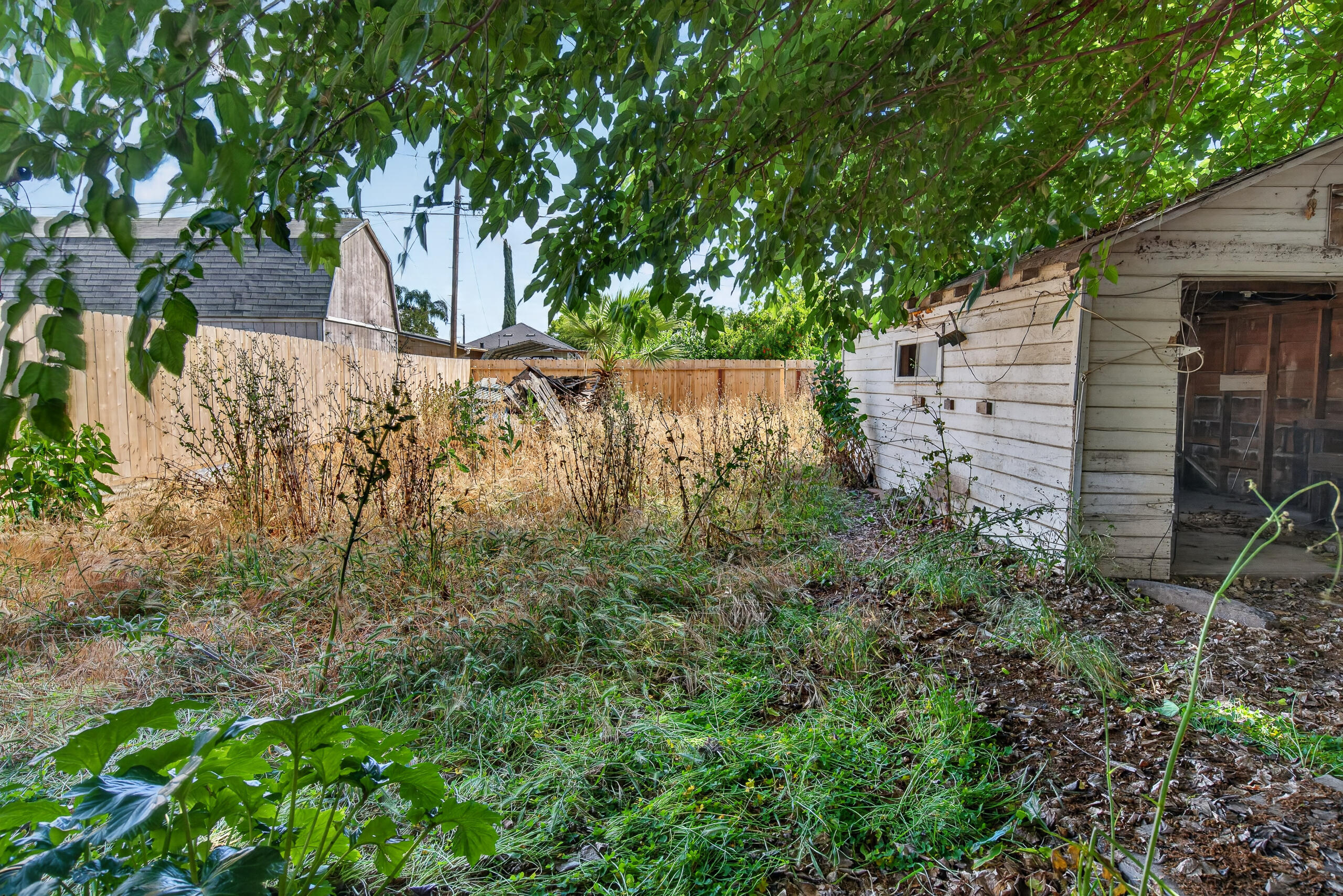 330 N L, Dinuba, CA 93618