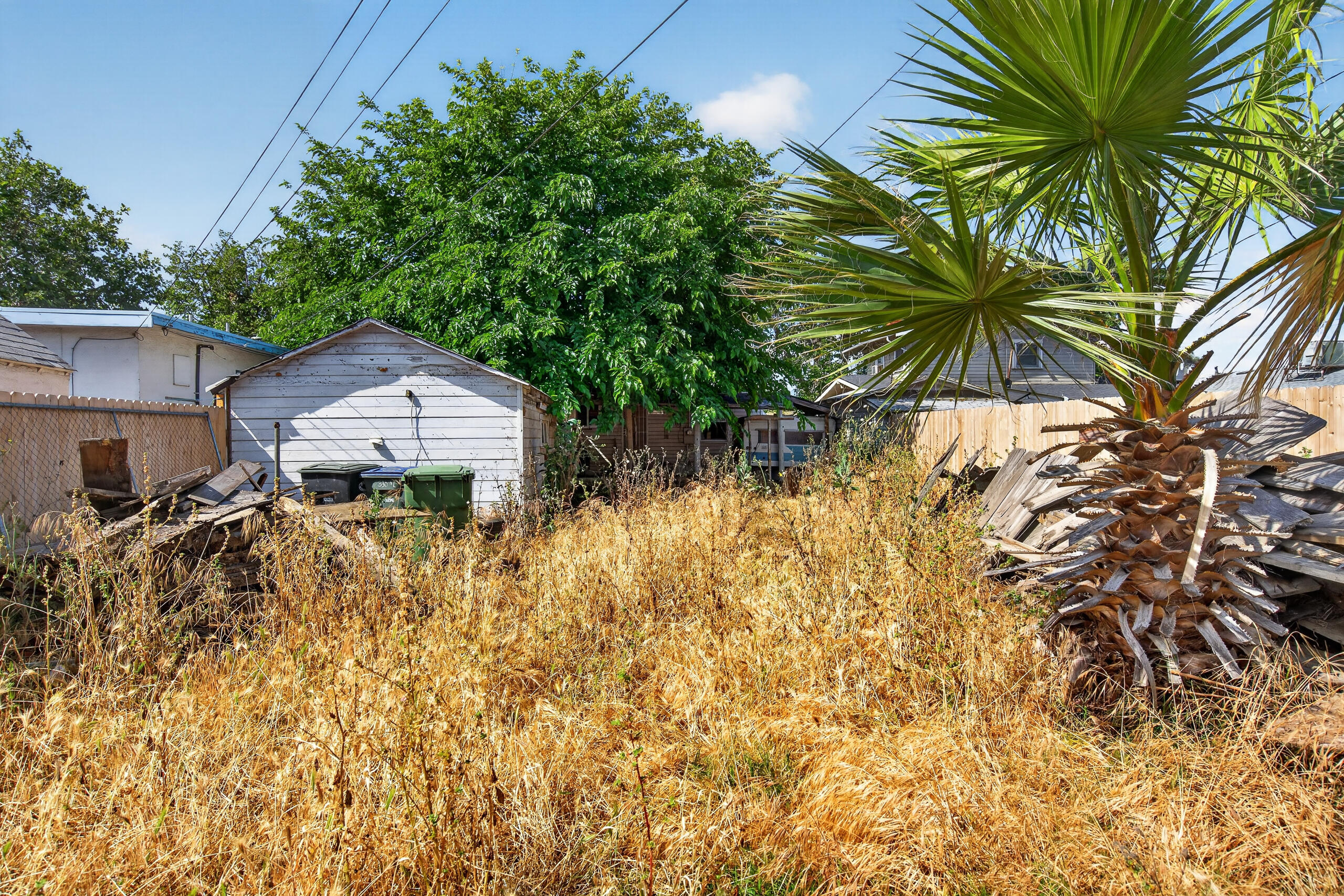 330 N L, Dinuba, CA 93618