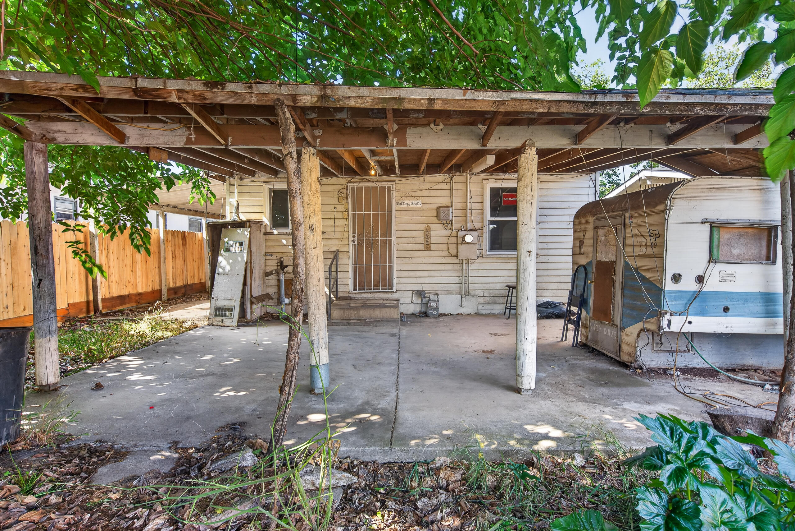 330 N L, Dinuba, CA 93618