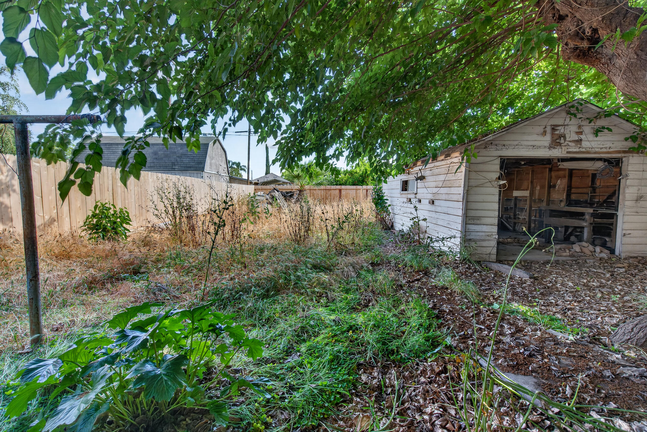 330 N L, Dinuba, CA 93618