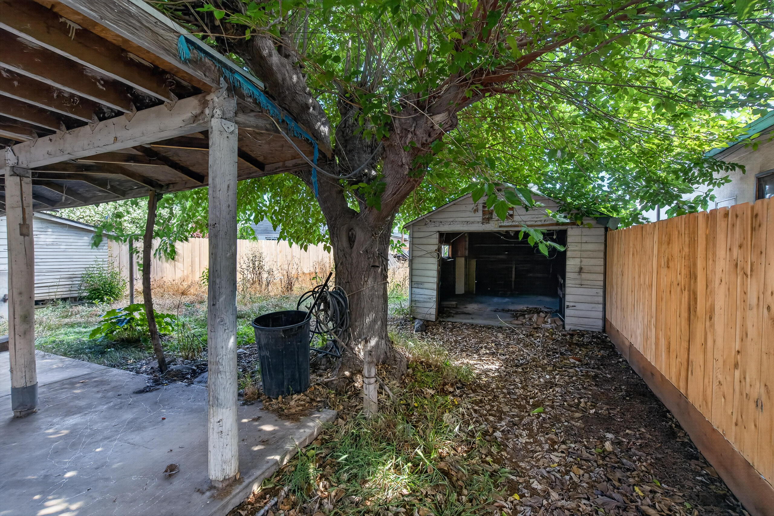 330 N L, Dinuba, CA 93618