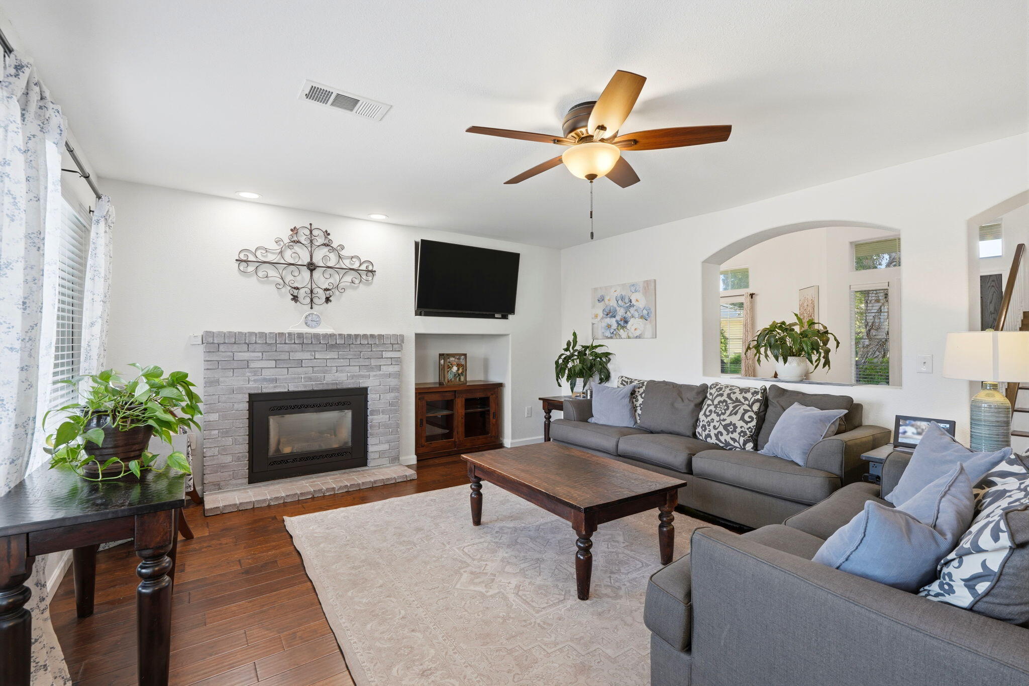 5640 W Monte Verde Ct, Visalia, CA 93277