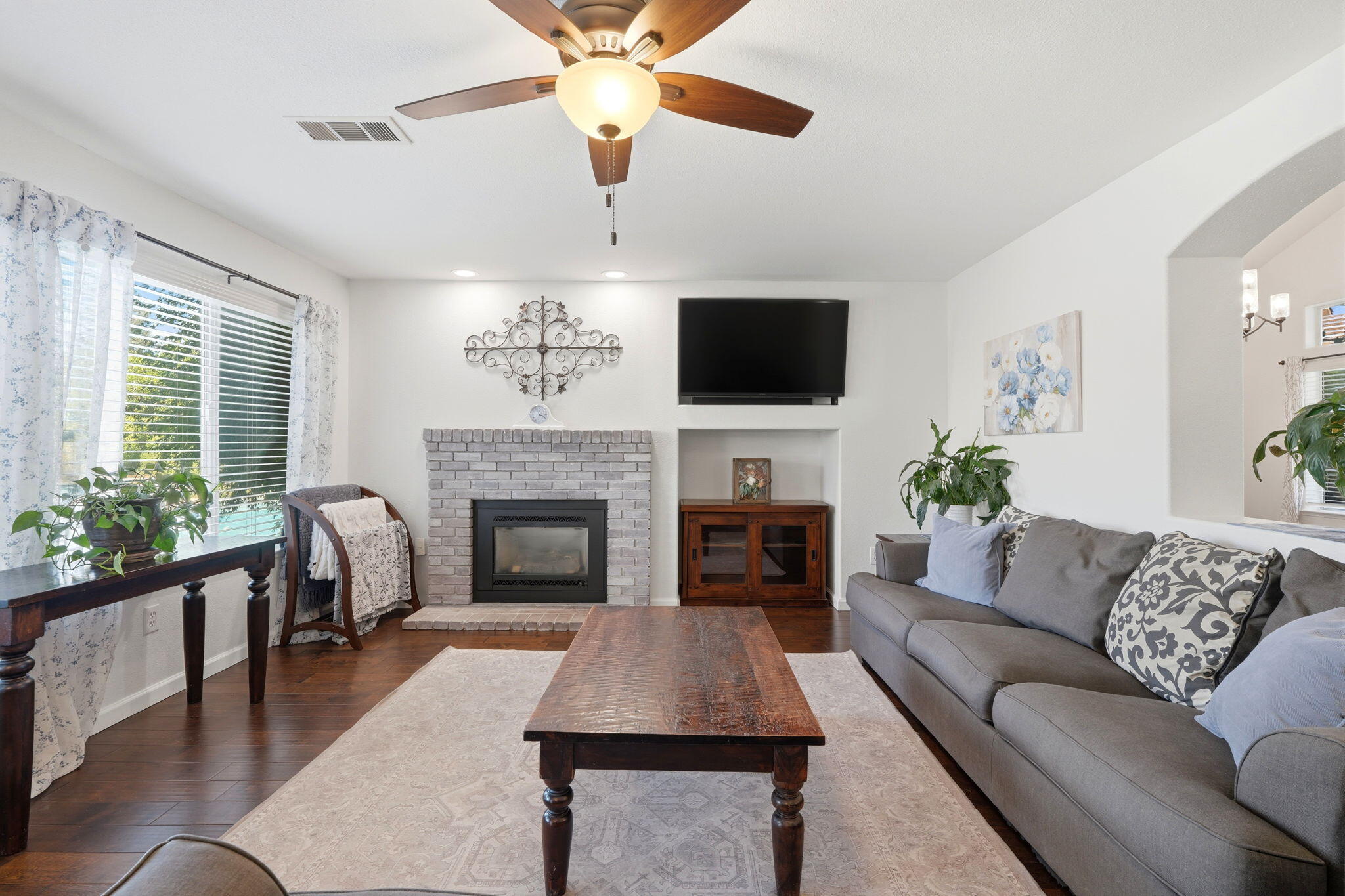 5640 W Monte Verde Ct, Visalia, CA 93277