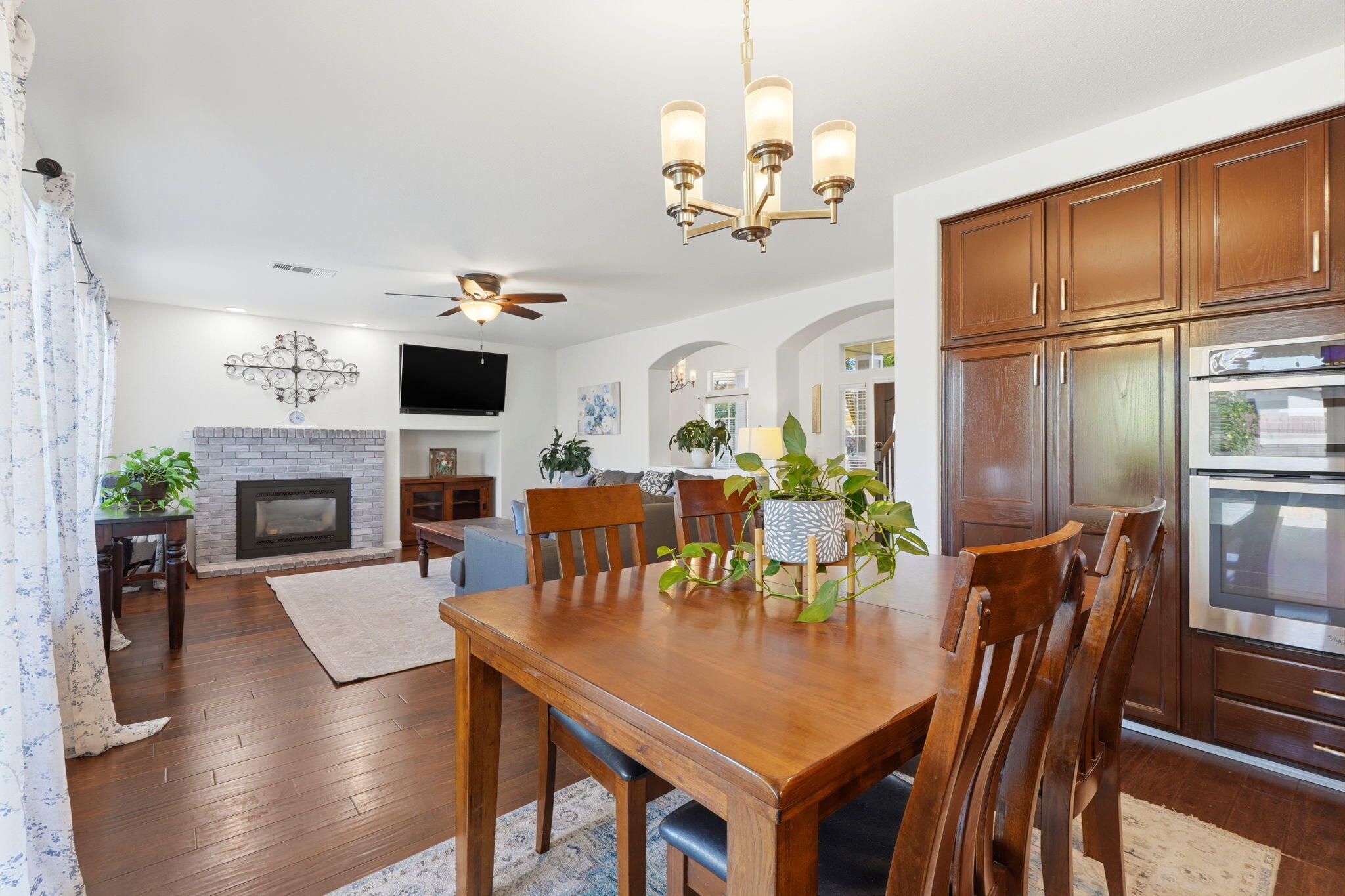 5640 W Monte Verde Ct, Visalia, CA 93277