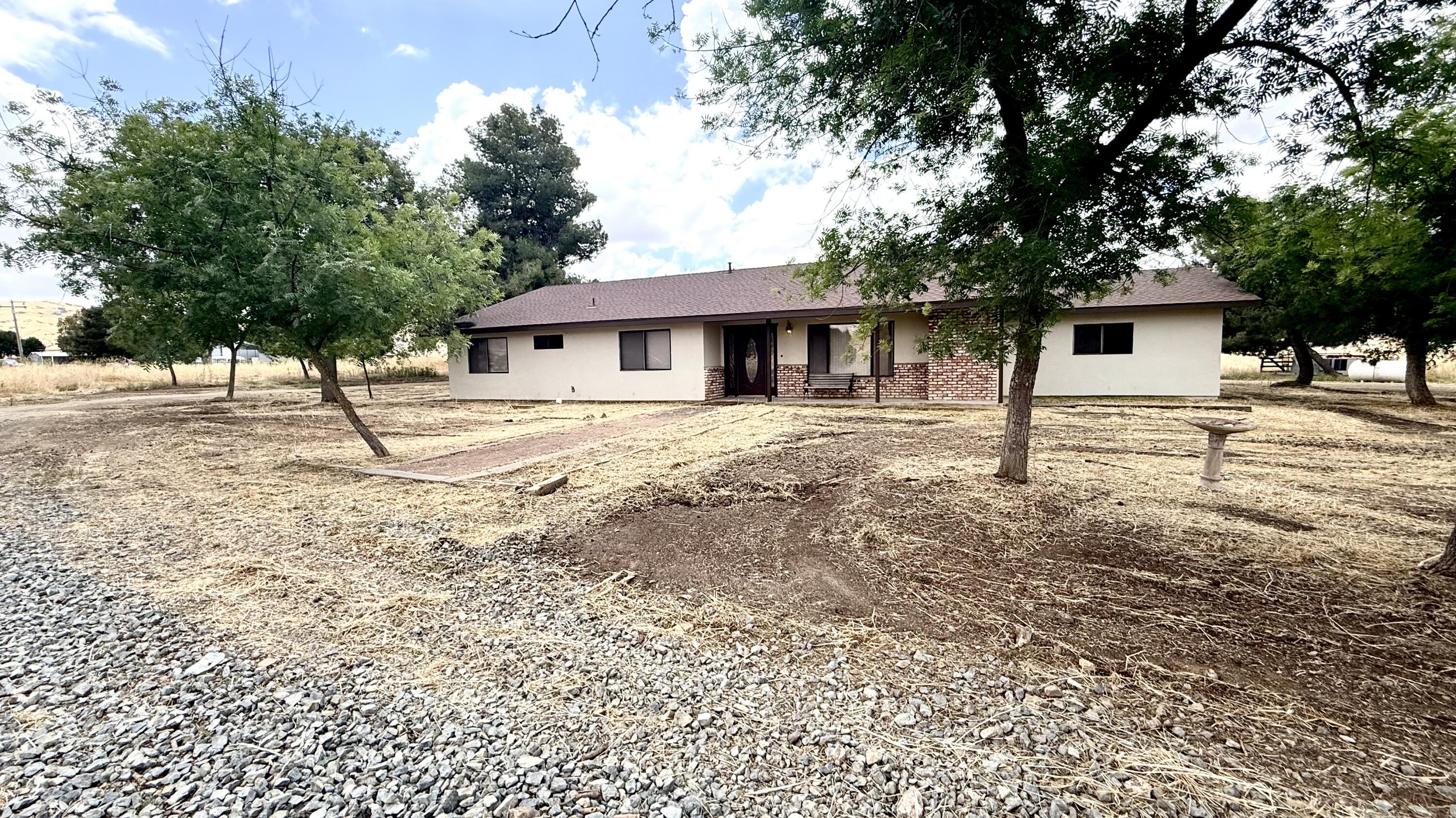 27057 Ave 196, Strathmore, CA 93267